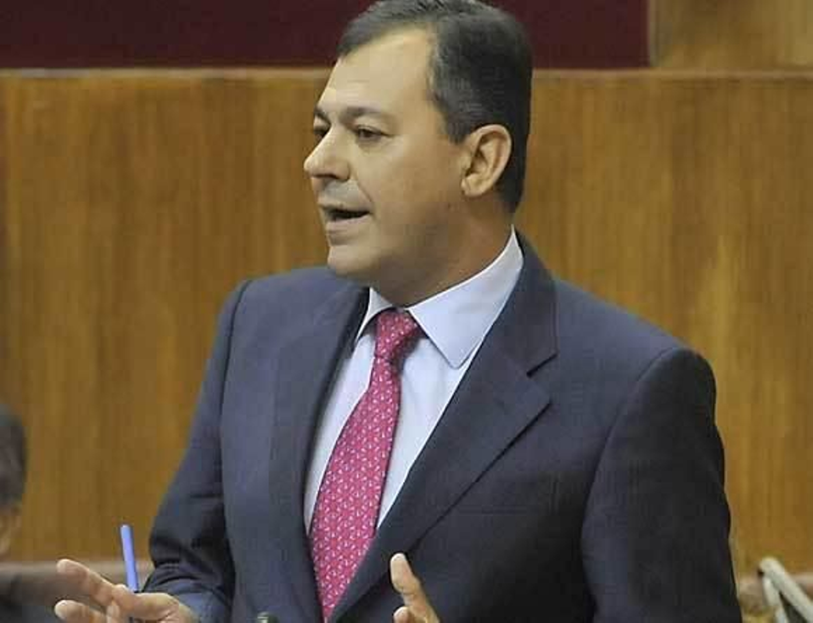 Sanz defiende las diputaciones y cree que "sobran los chiringuitos que las rodean"