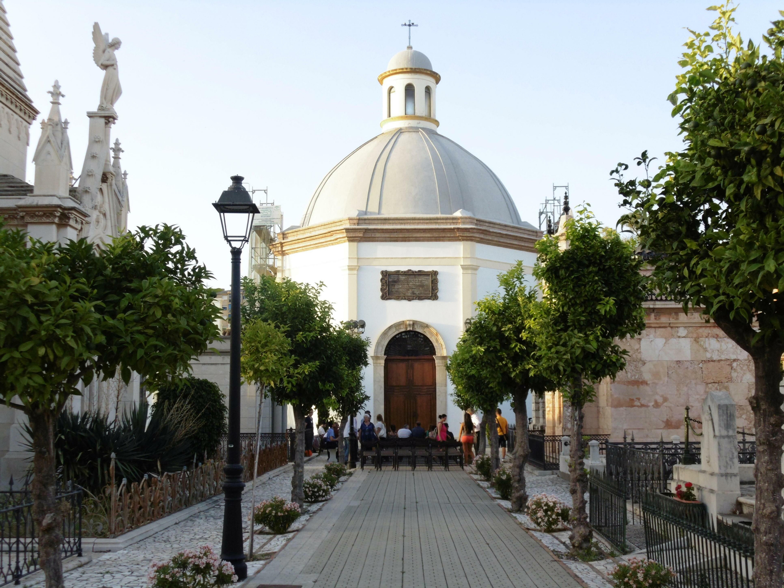 La capilla central del Cementerio de San Miguel, en Málaga.