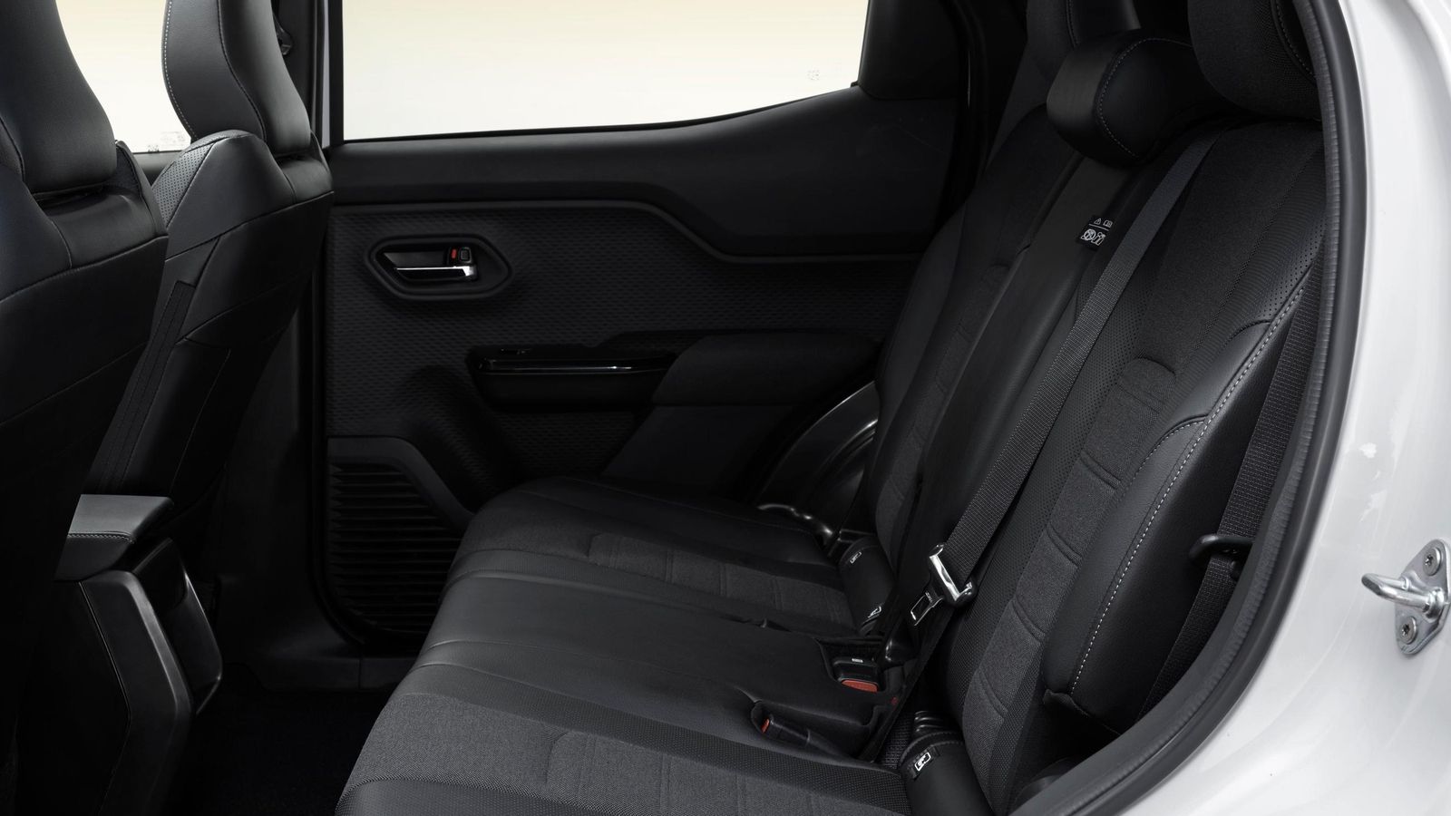 La posibilidad de que los asientos traseros se muevan longitudinalmente potencia la versatilidad de este Toyota.