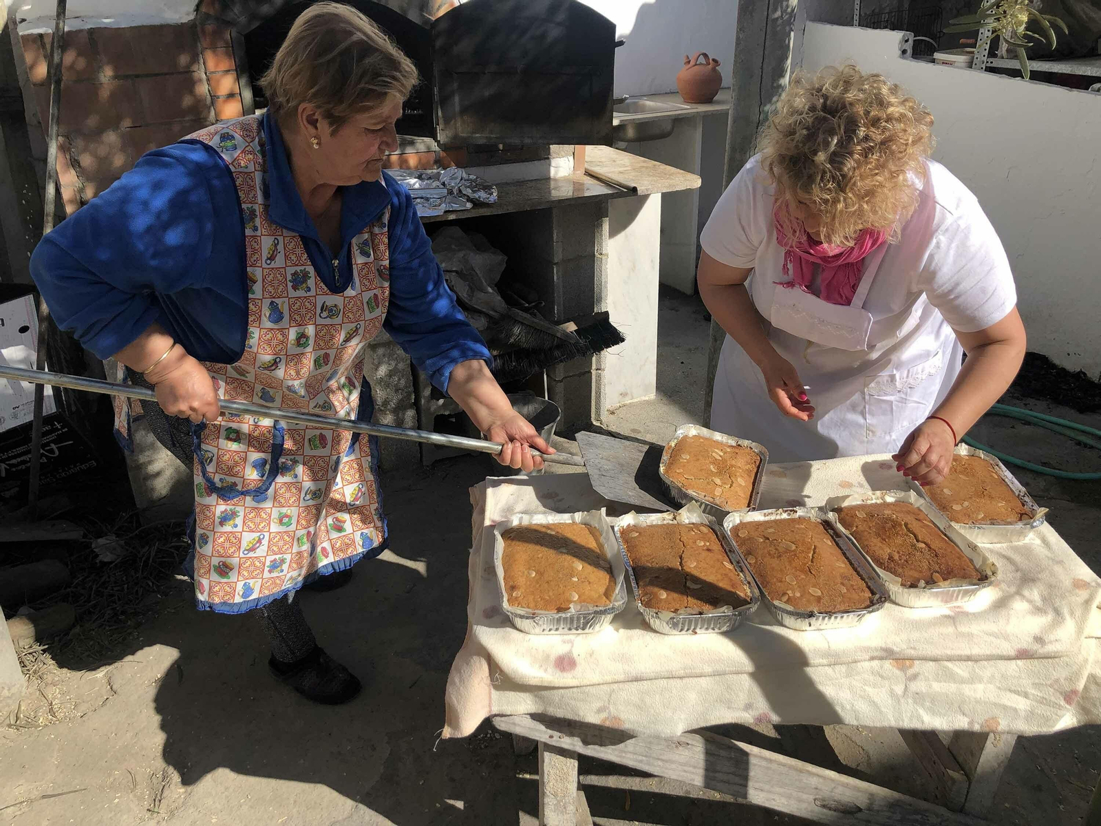 Preparación de la típica coca de Villablanca.