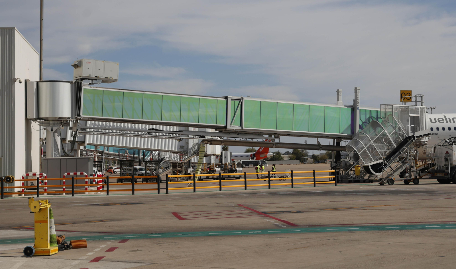 Aena finaliza la insonorización de 435 viviendas en torno al aeropuerto de Sevilla