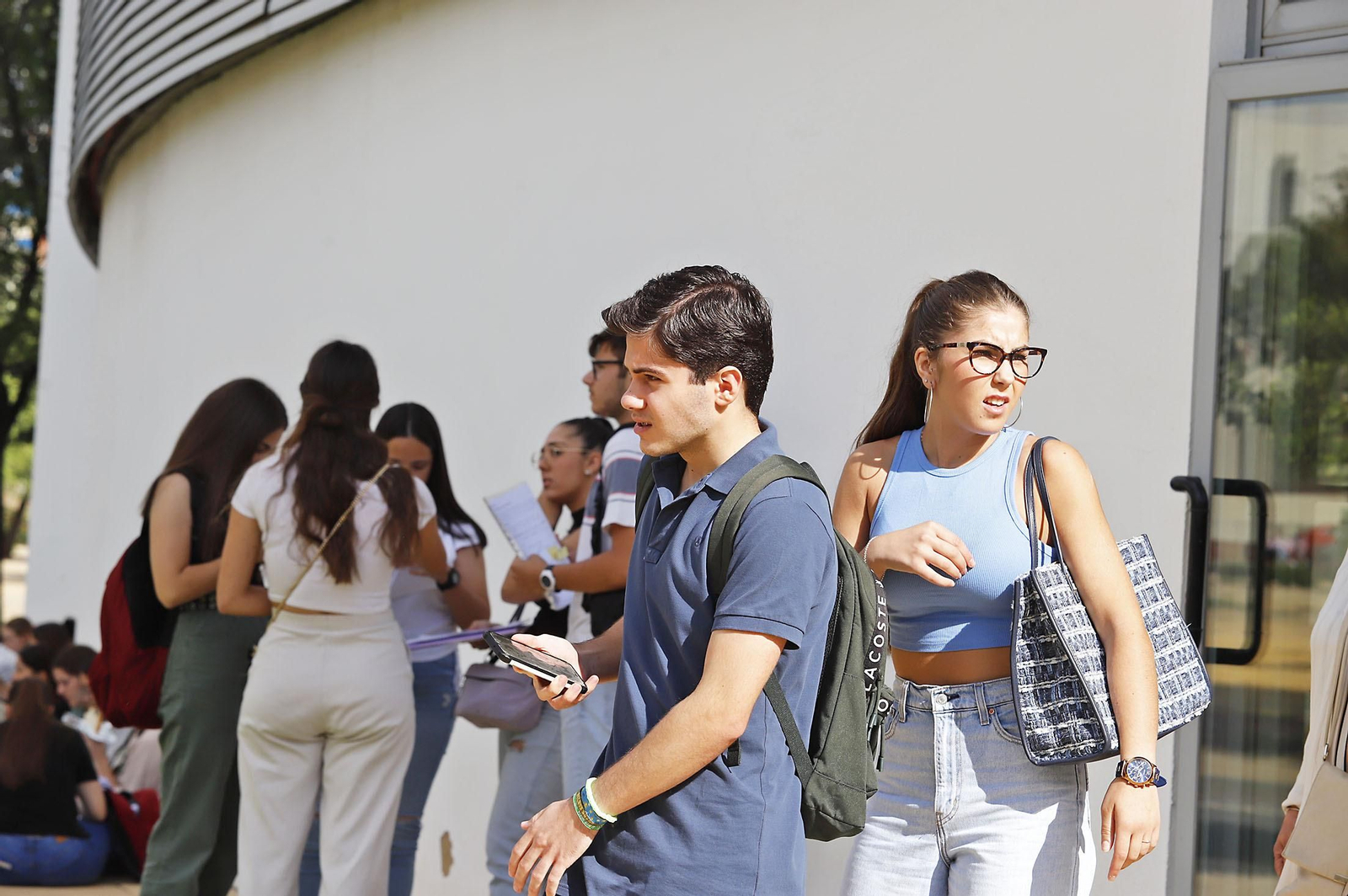 Imágenes del comienzo de las pruebas de evaluación para el acceso a la universidad en Huelva