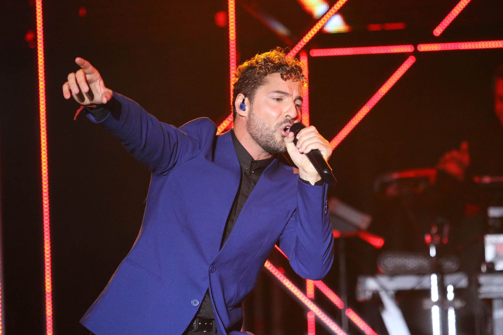 David Bisbal, durante el concierto de inauguración de su gira en Almería.