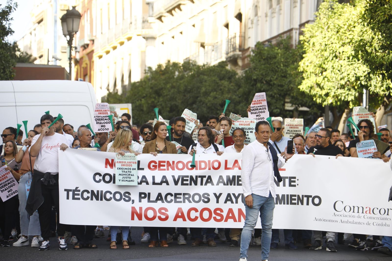 La protesta de los comerciantes ambulantes en Córdoba, en imágenes