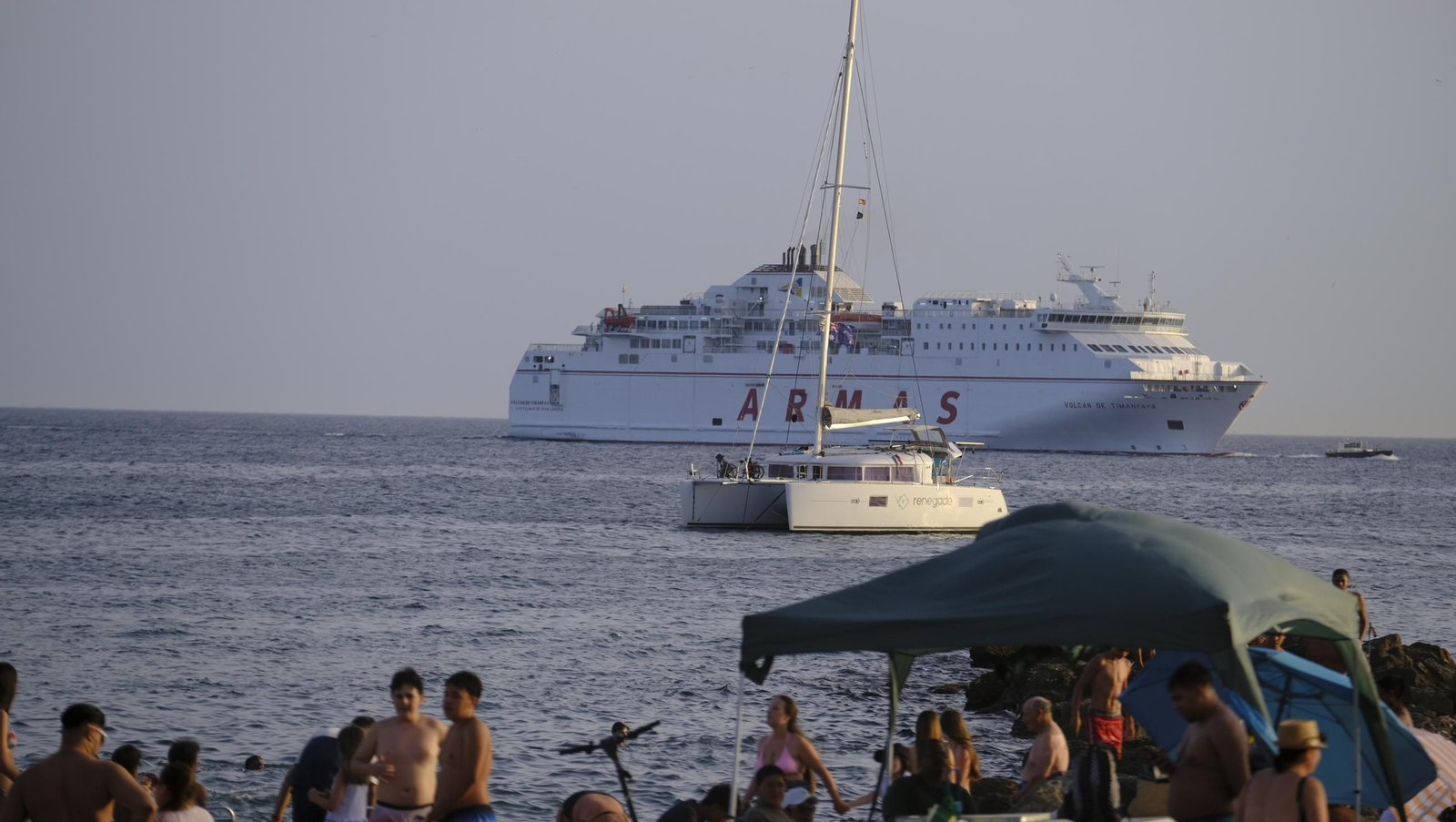 La Noche de San Juan en Almería, en imágenes