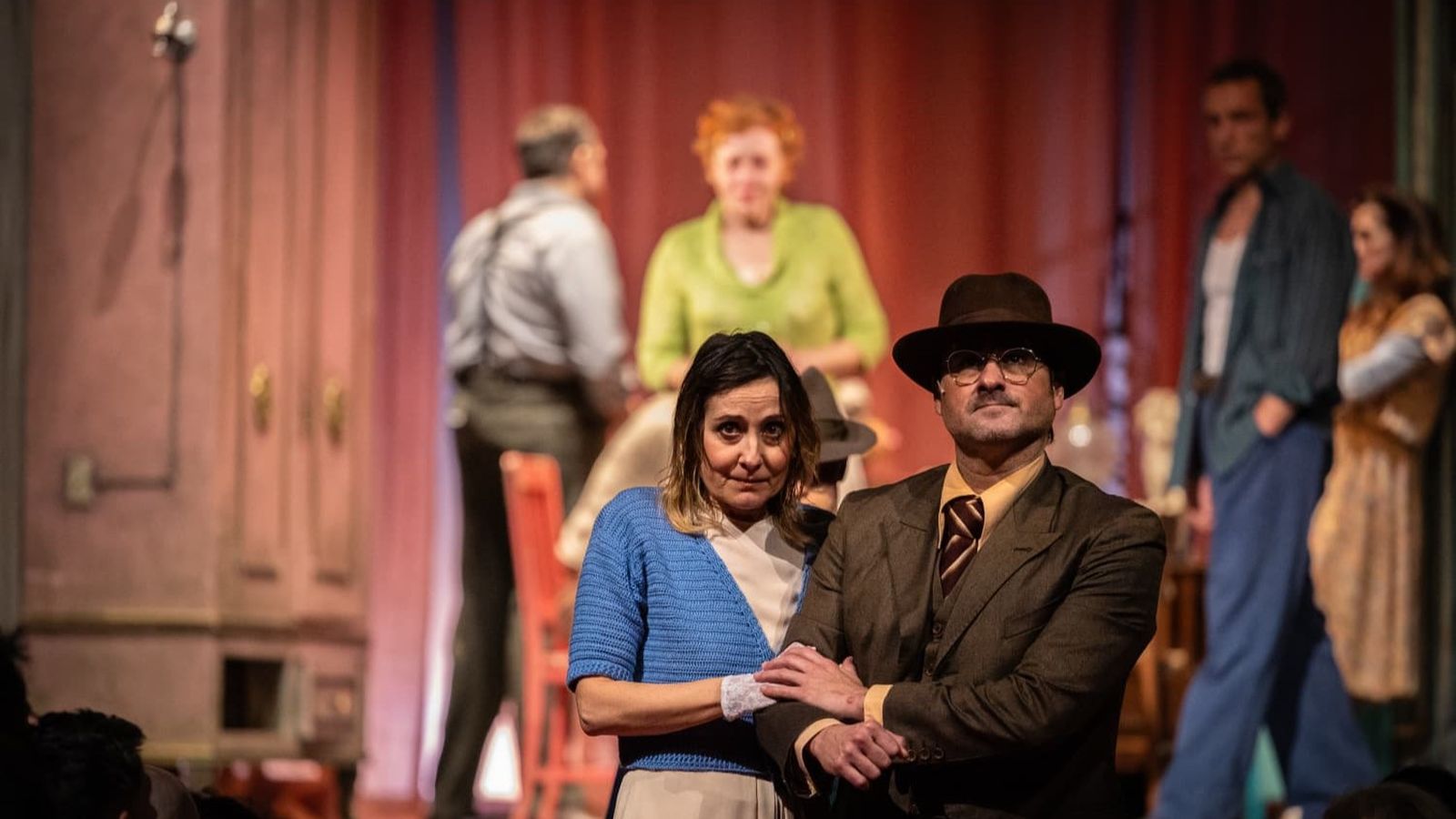 Un momento de la representación de 'Un tranvía llamado deseo' en el Teatro de las Cortes de San Fernando