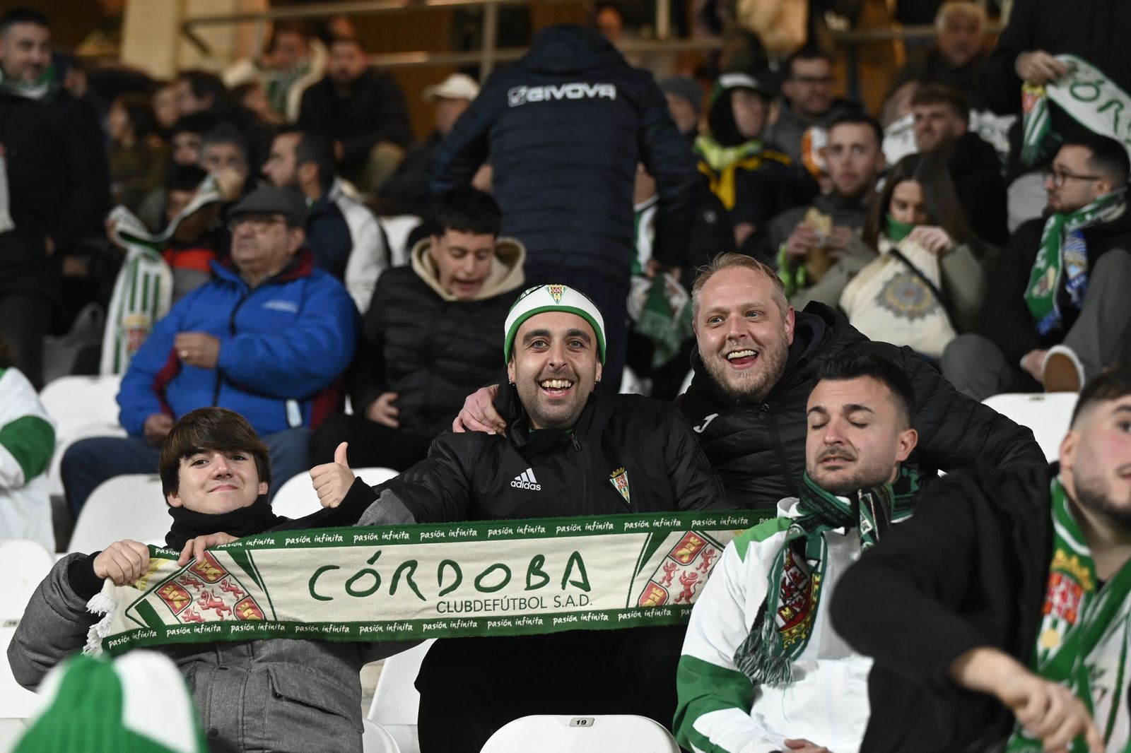 Las fotos del espectacular ambiente en El Arcángel en el derbi andaluz entre Córdoba CF y Málaga
