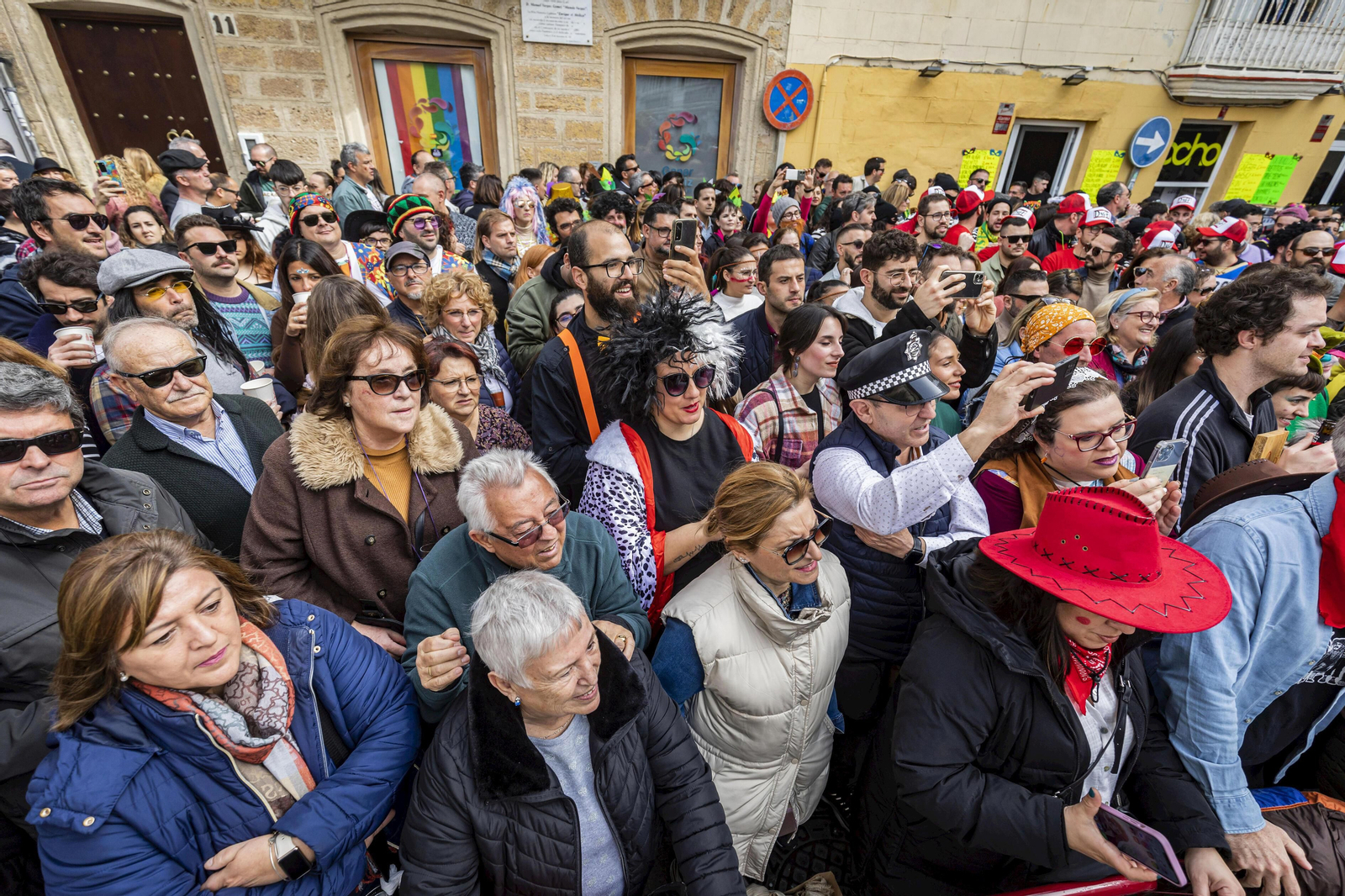 Carnaval de Cádiz 2023: Un sábado de batalla de coplas, en imágenes