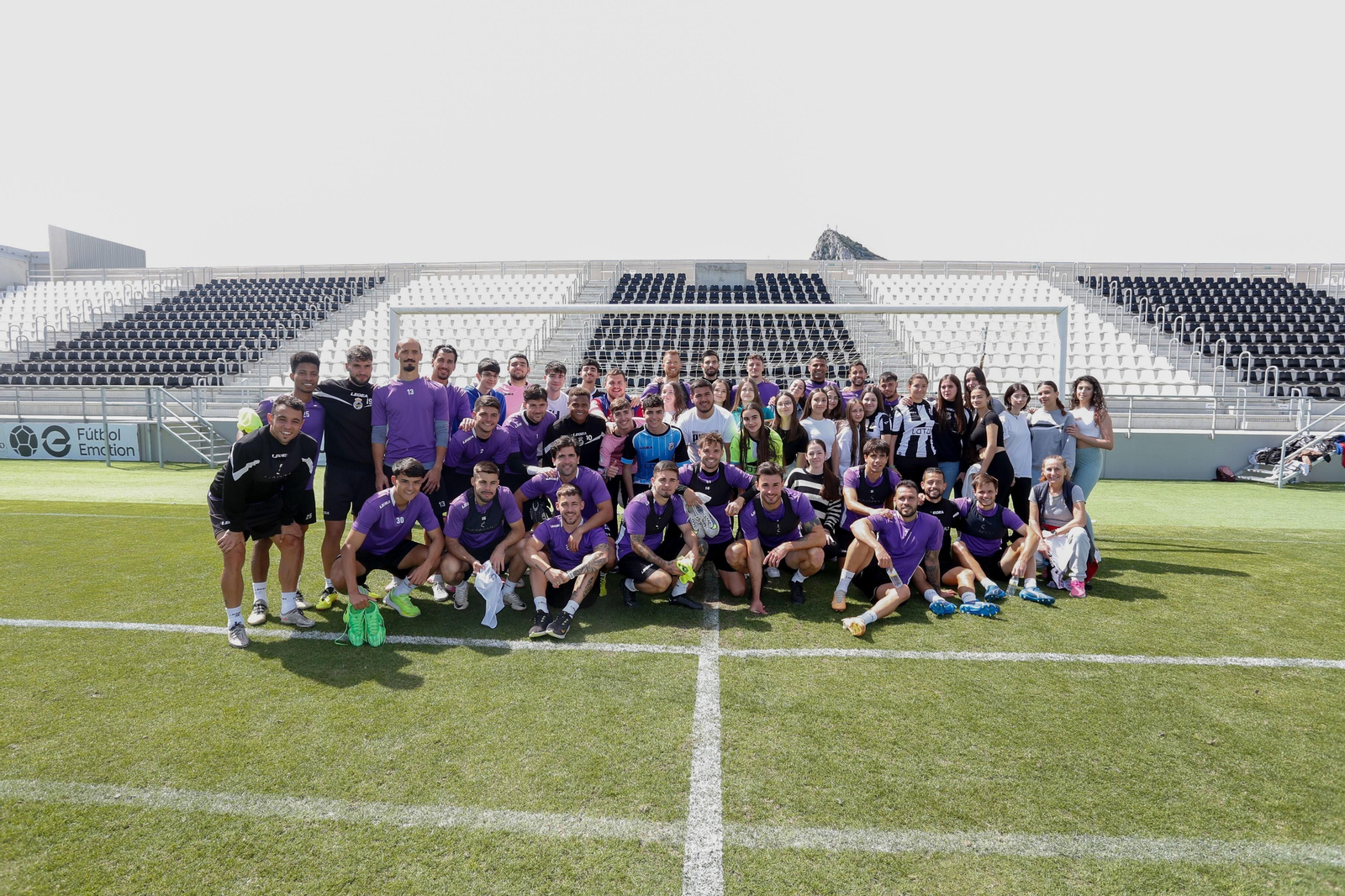 La Balona prepara sobre césped sintético el partido en Lebrija