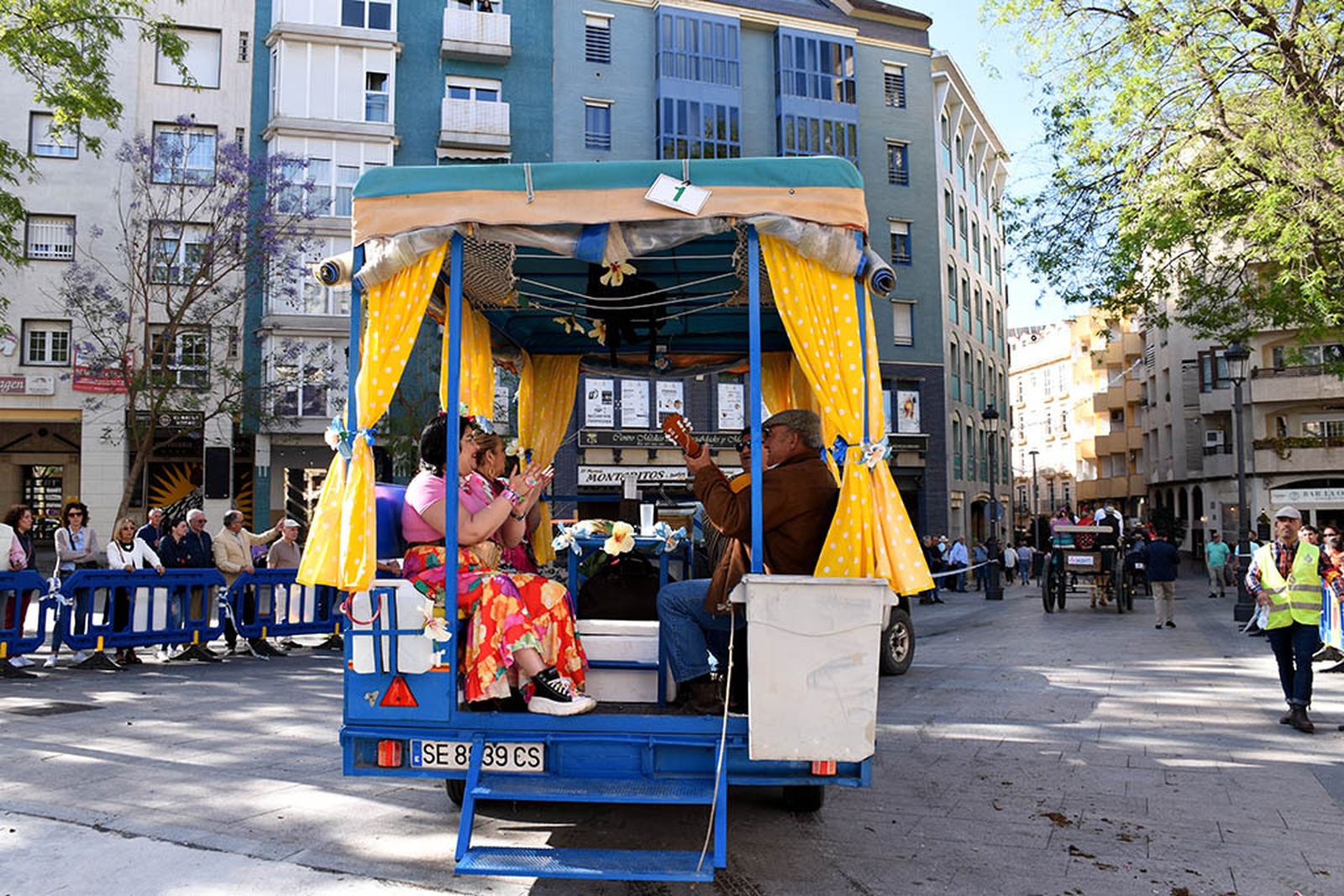 Las mejores imágenes de los peregrinos en la salida de Emigrantes
