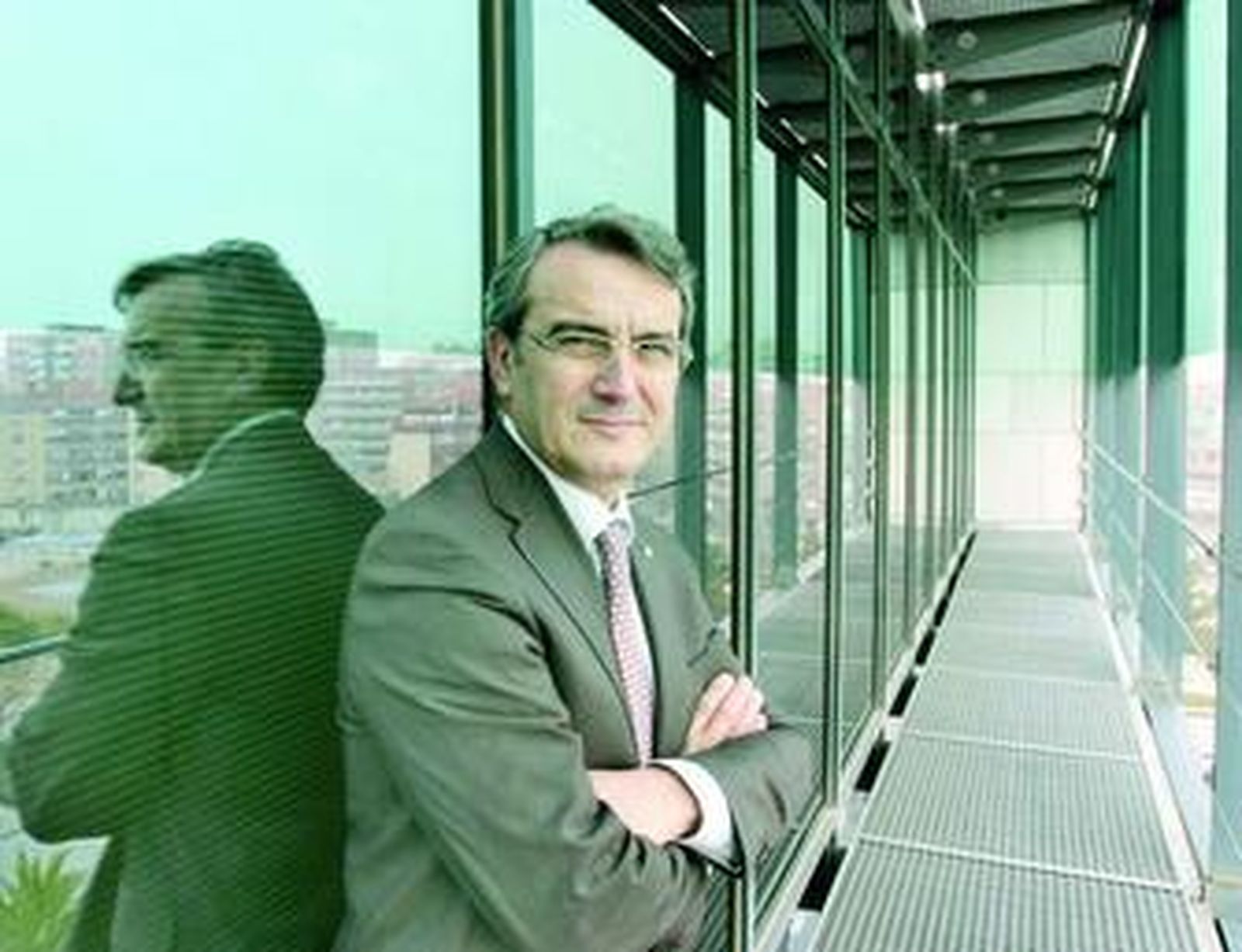 Antonio León, en la sede de Caja Rural de Granada.