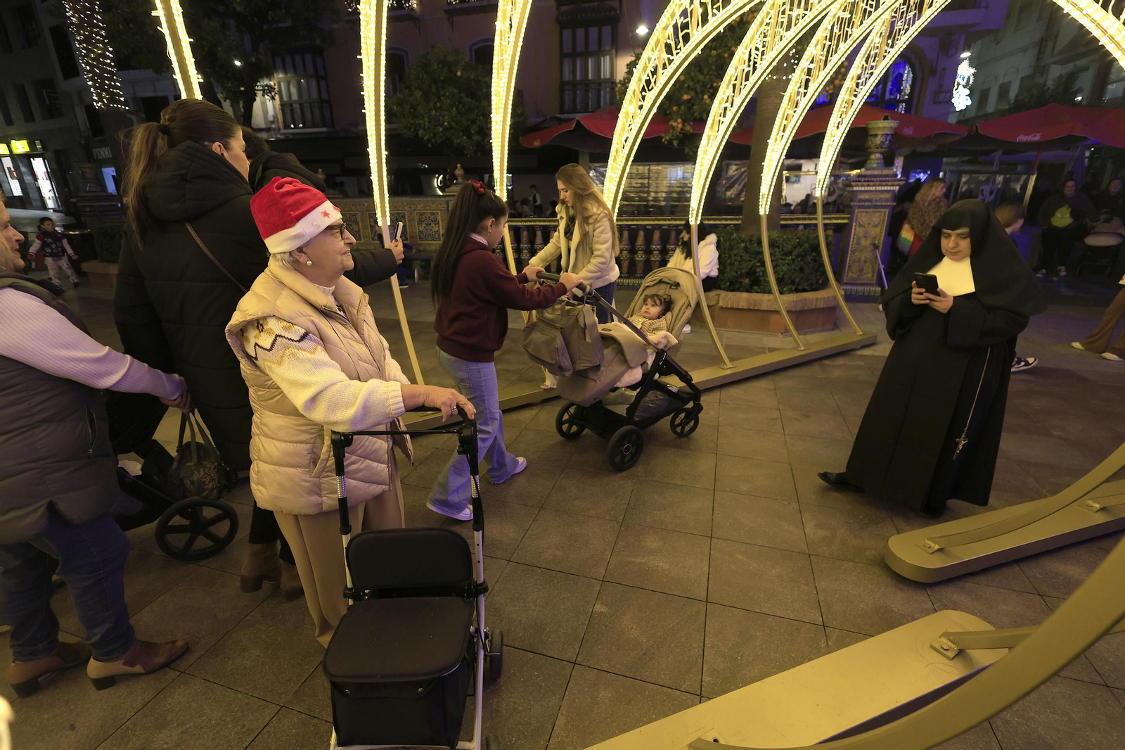 Las fotos del Paseo de la ilusión a los mayores de Algeciras