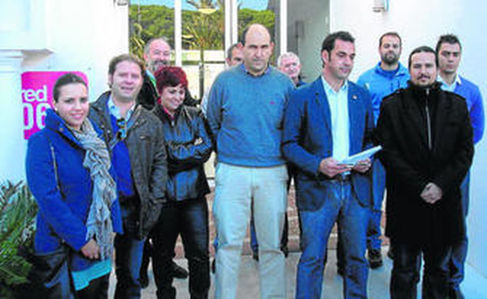 Miembros de IU, ayer, tras la rueda de prensa sobre el Plan Qualifica.