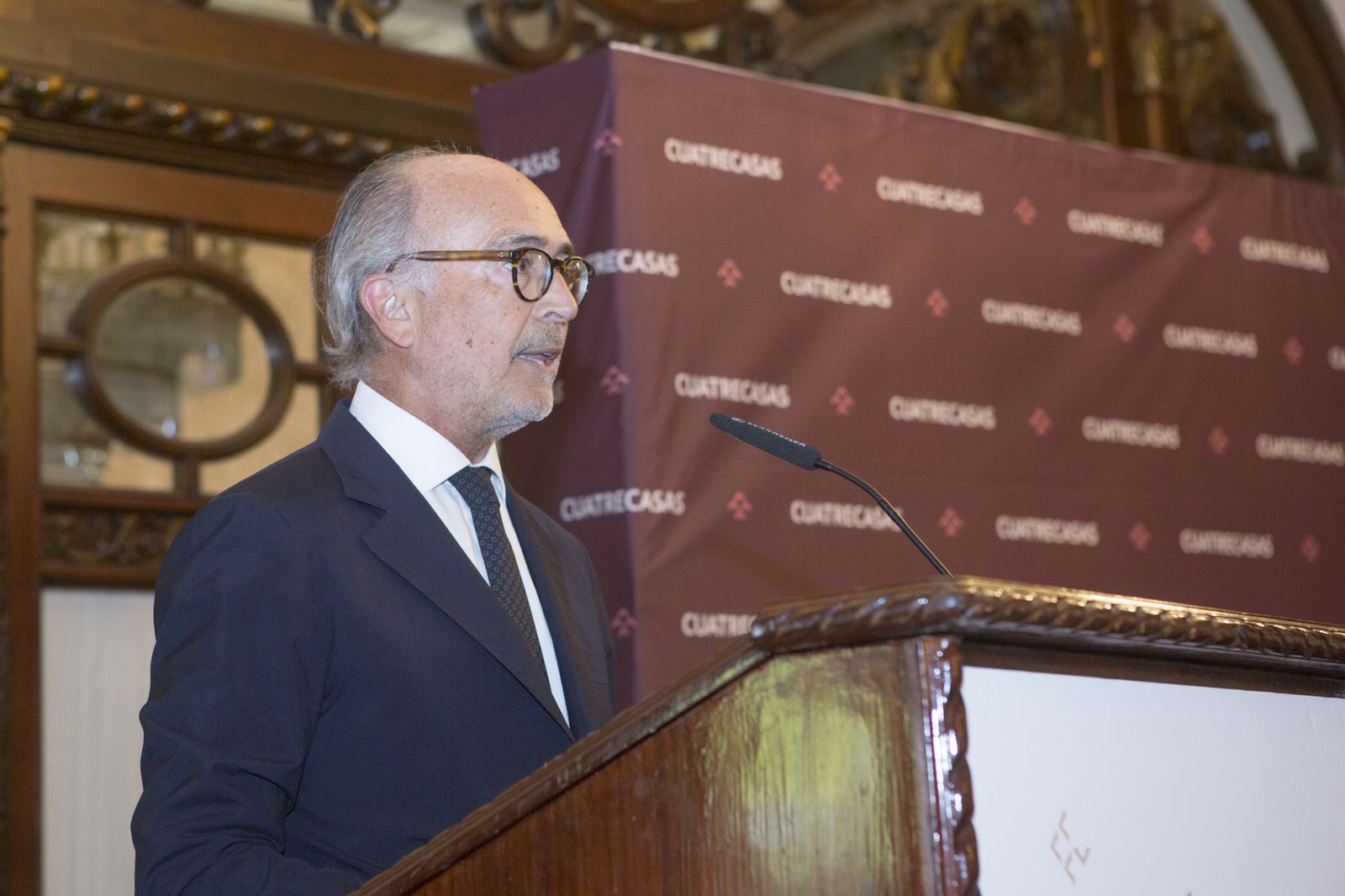 Las imágenes de la entrega de la Beca Manuel Olivencia