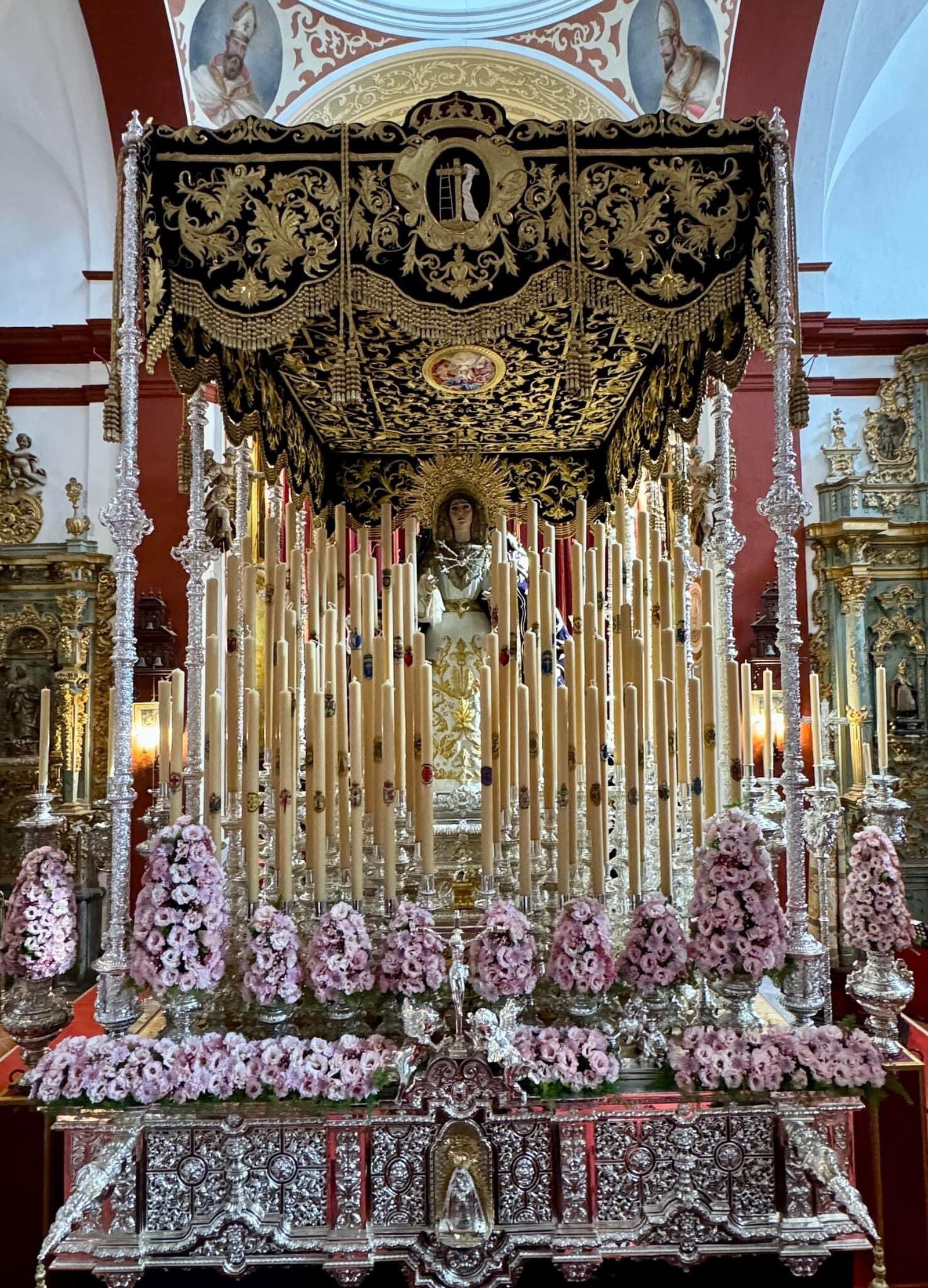 La Virgen de los Dolores en su palio a la espera de ser coronada canónicamente