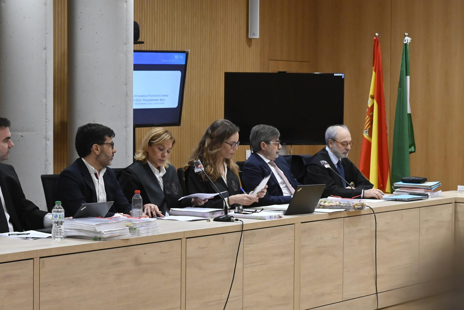 El inicio del juicio contra los expresidentes del Córdoba CF, Carlos González y Jesús León, en imágenes