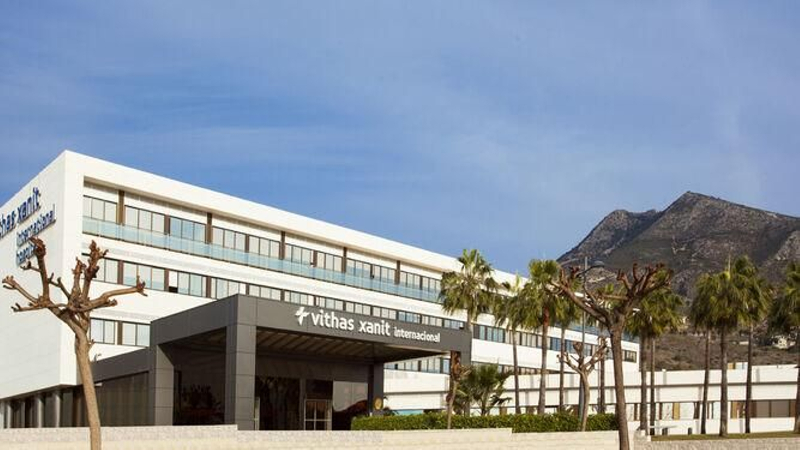 Exterior del hospital Vithas Xanit Internacional en Benalmádena.