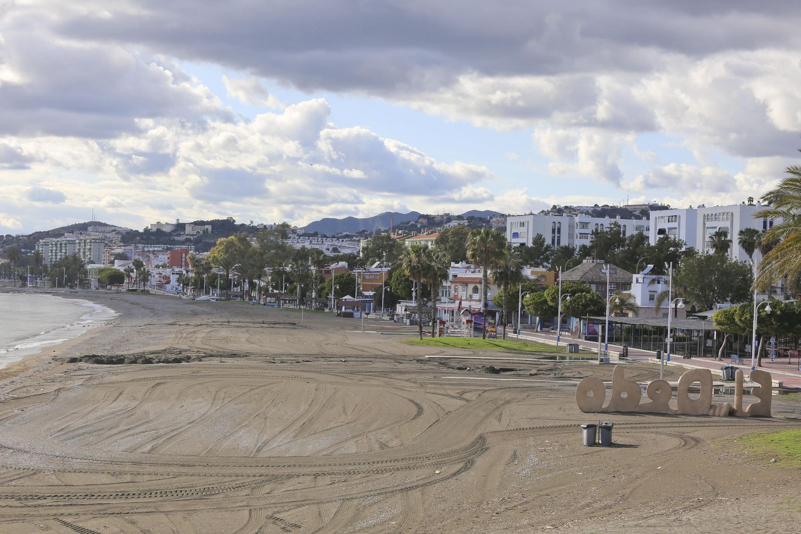 La senda litoral partiría desde la playa de El Dedo hasta el Arroyo de Totalán.