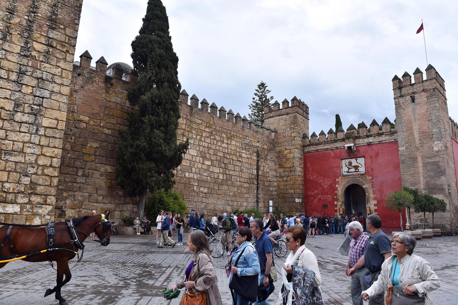 El lienzo de muralla que se extiende desde la Puerta del León, acceso del Alcázar objeto de la remodelación.