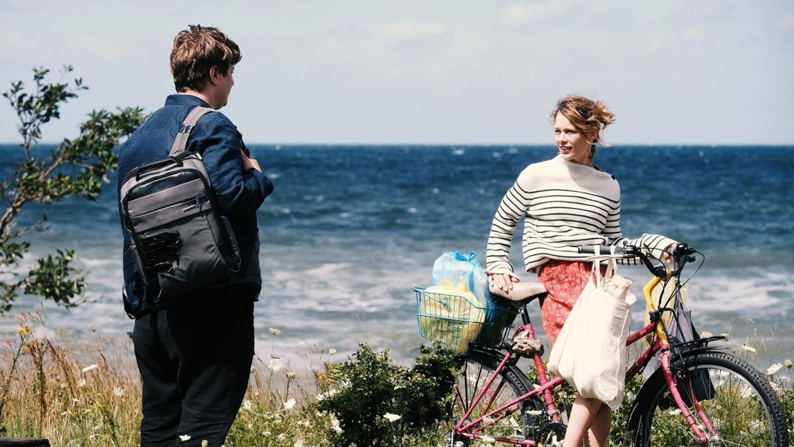 Un fotograma de la película 'El cielo rojo'.