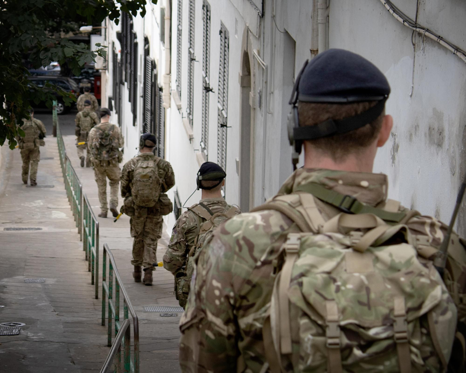Soldados británicos, por las calles de Gibraltar.