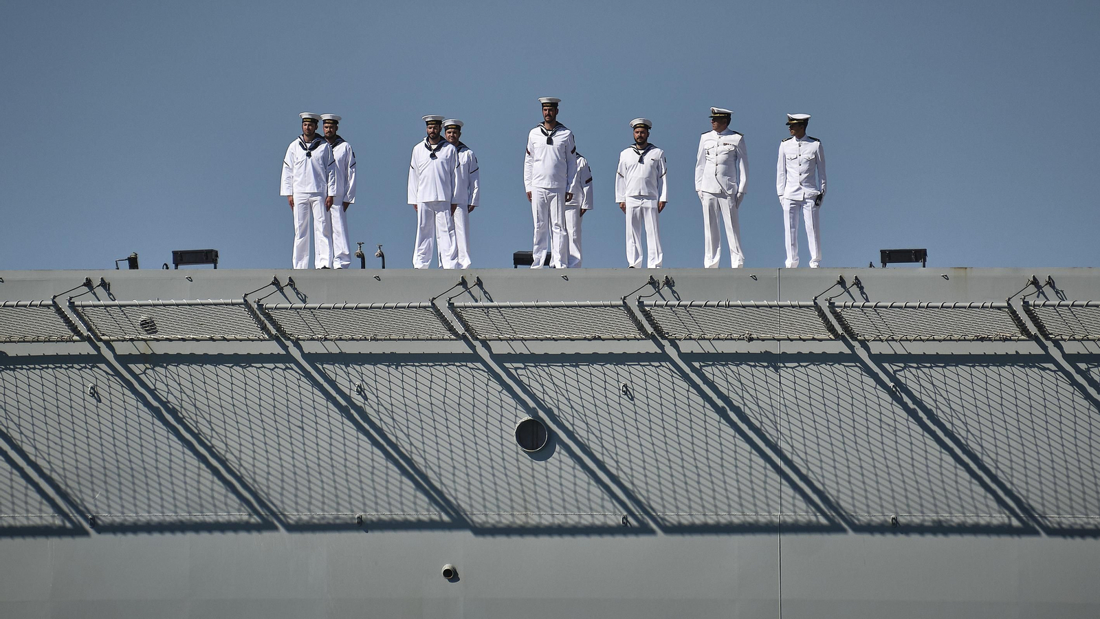Parada naval y aérea en homenaje a Elcano en aguas de Sanlúcar. Parada naval y aérea en homenaje a Elcano en aguas de Sanlúcar.