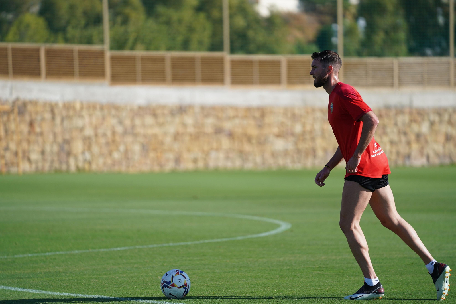 Peybernes, durante un entrenamiento con la UD Almería.