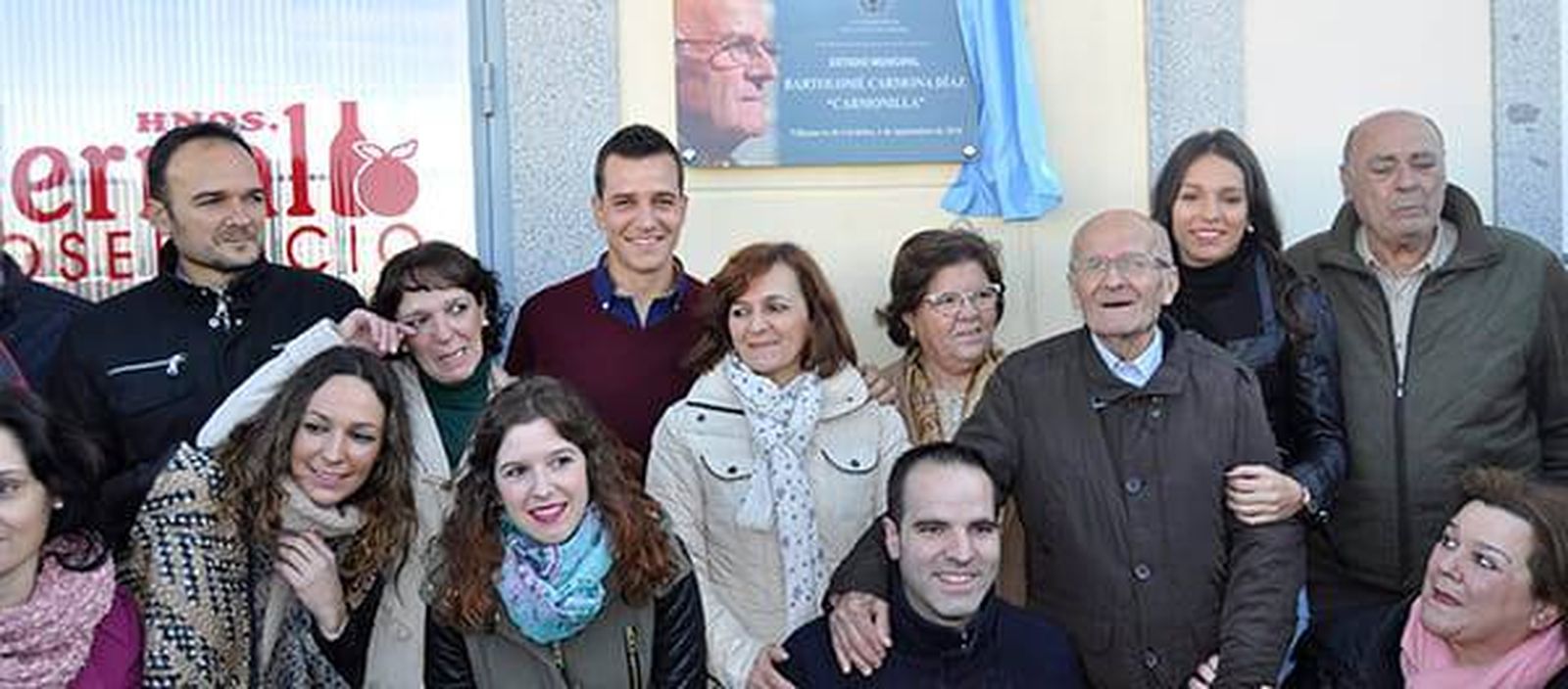 Bartolomé Carmona 'Carmonilla', a la derecha, durante un homenaje.