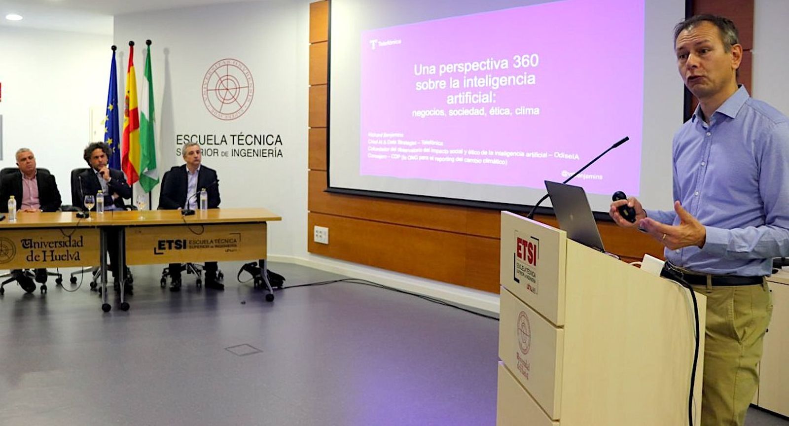 Richard Benjamins durante su intervención.