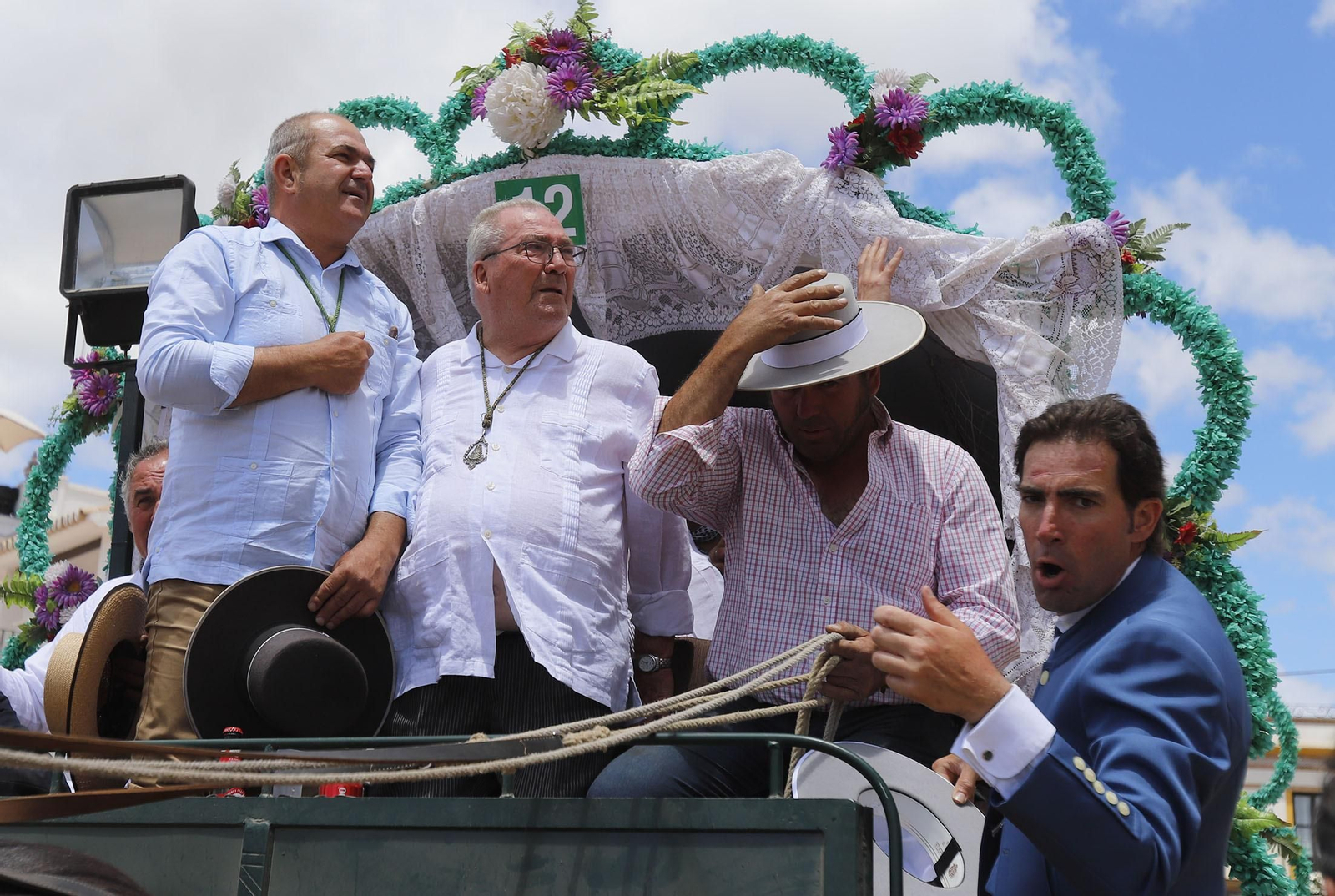 Presentación de la Hermandad de Huelva ante la Blanca Paloma