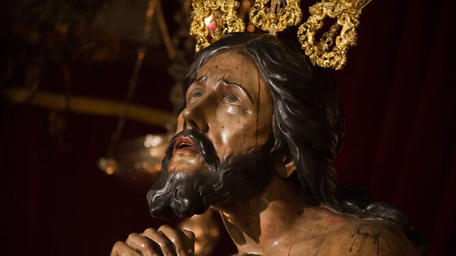 El Señor de las Penas en besapiés