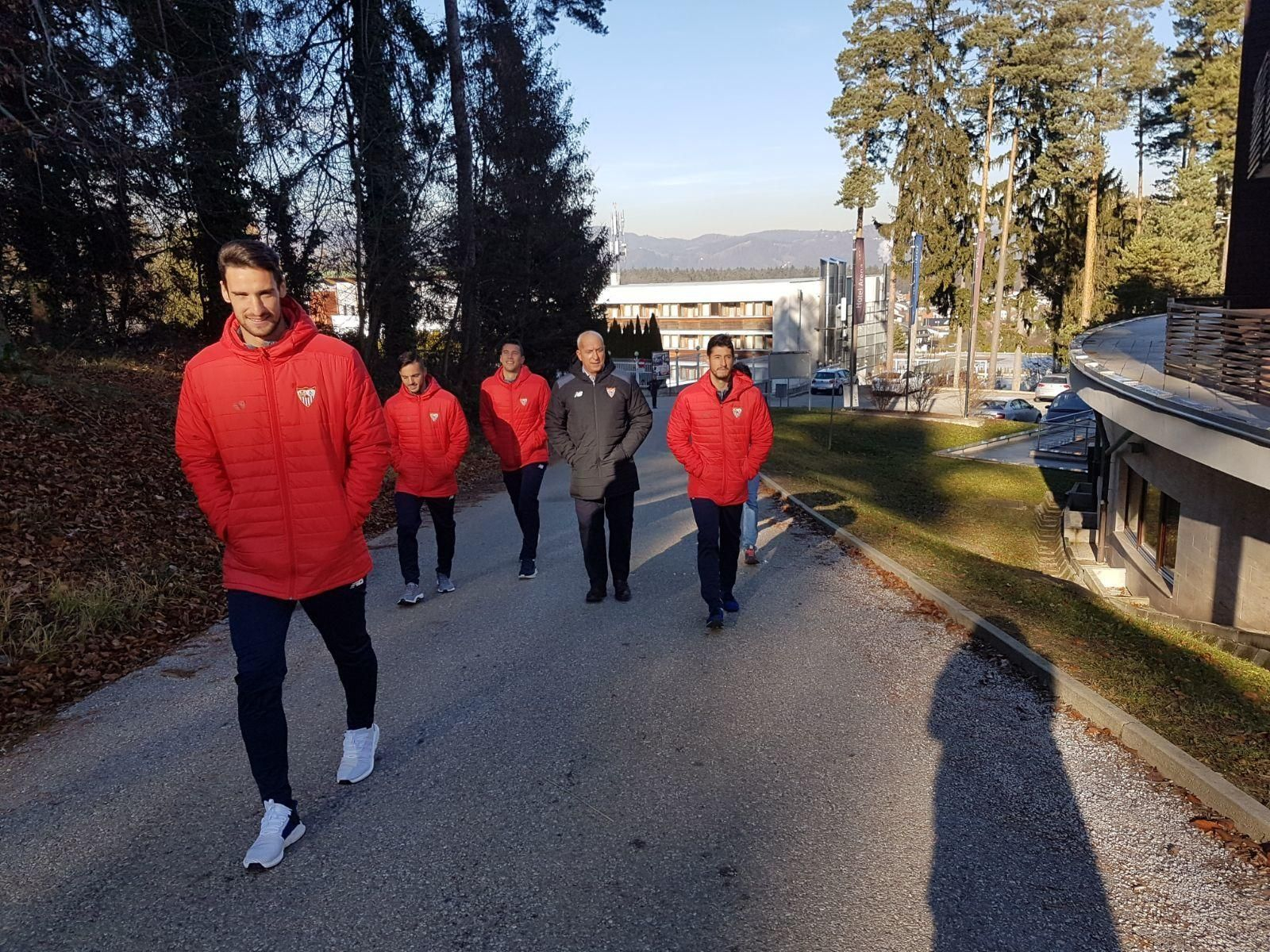 Sergio Rico, Sarabia, Escudero y David Soria, salen a pasear  cerca de la estación de esquí de Pohorje