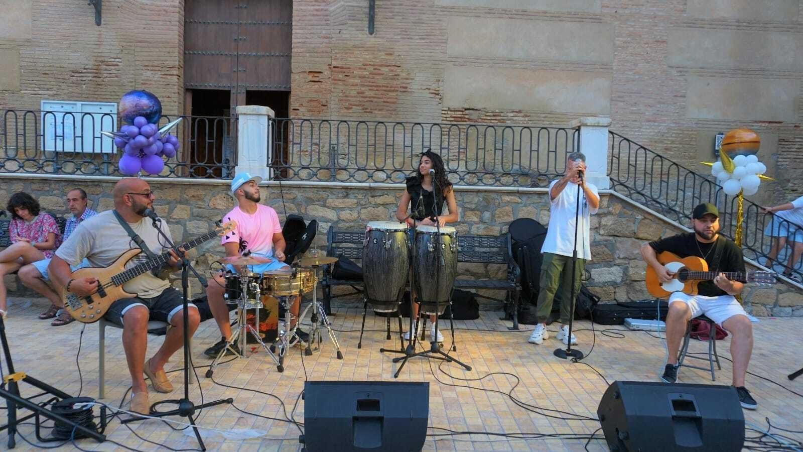 La jornada estuvo amenizada por la actuación musical de 'Fusión Kimbao'.