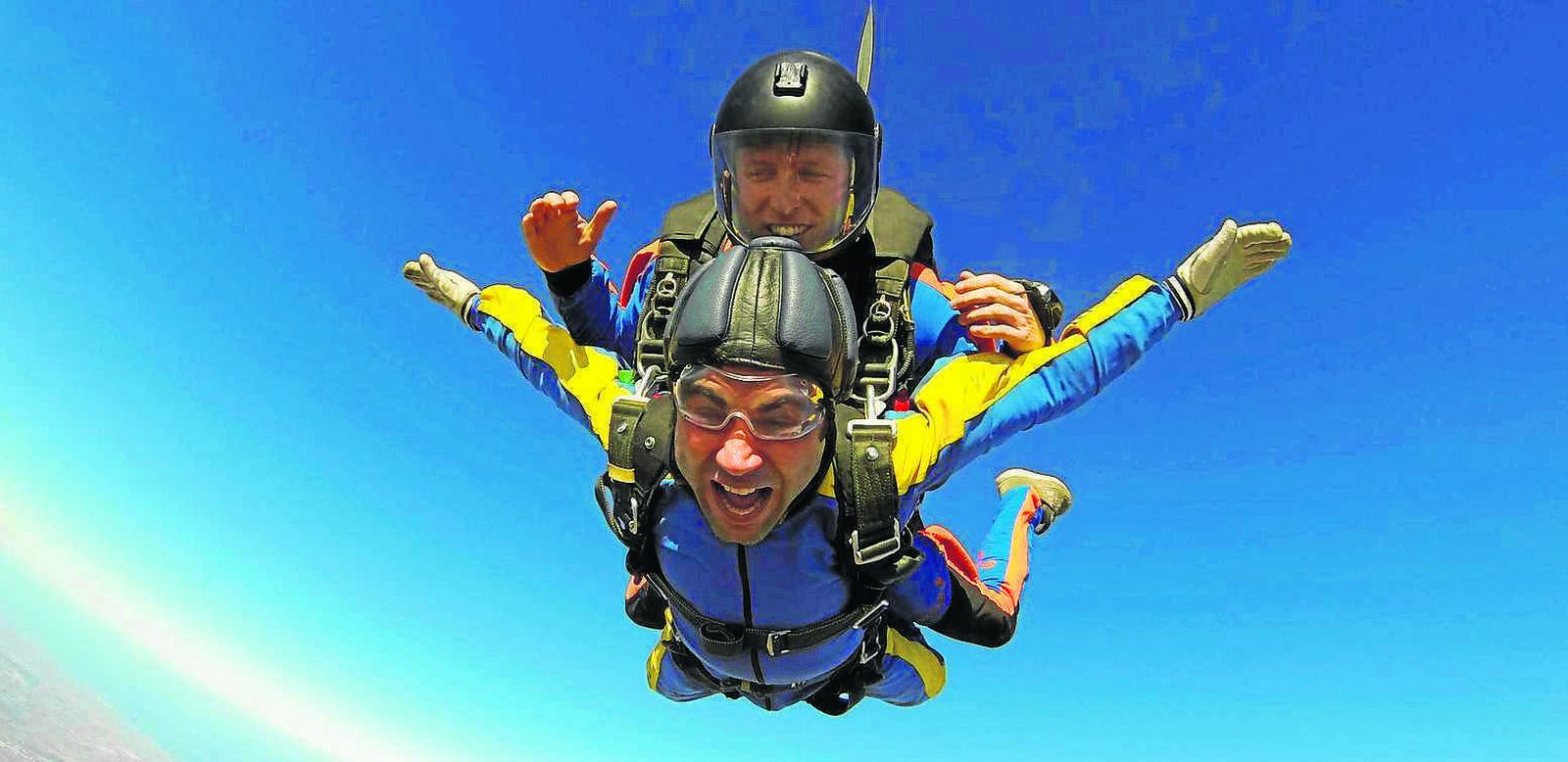 En Bollullos de la Mitación se puede practicar paracaidismo, mientras que piragüismo, rapel y senderismo se pueden realizar en varias comarcas.