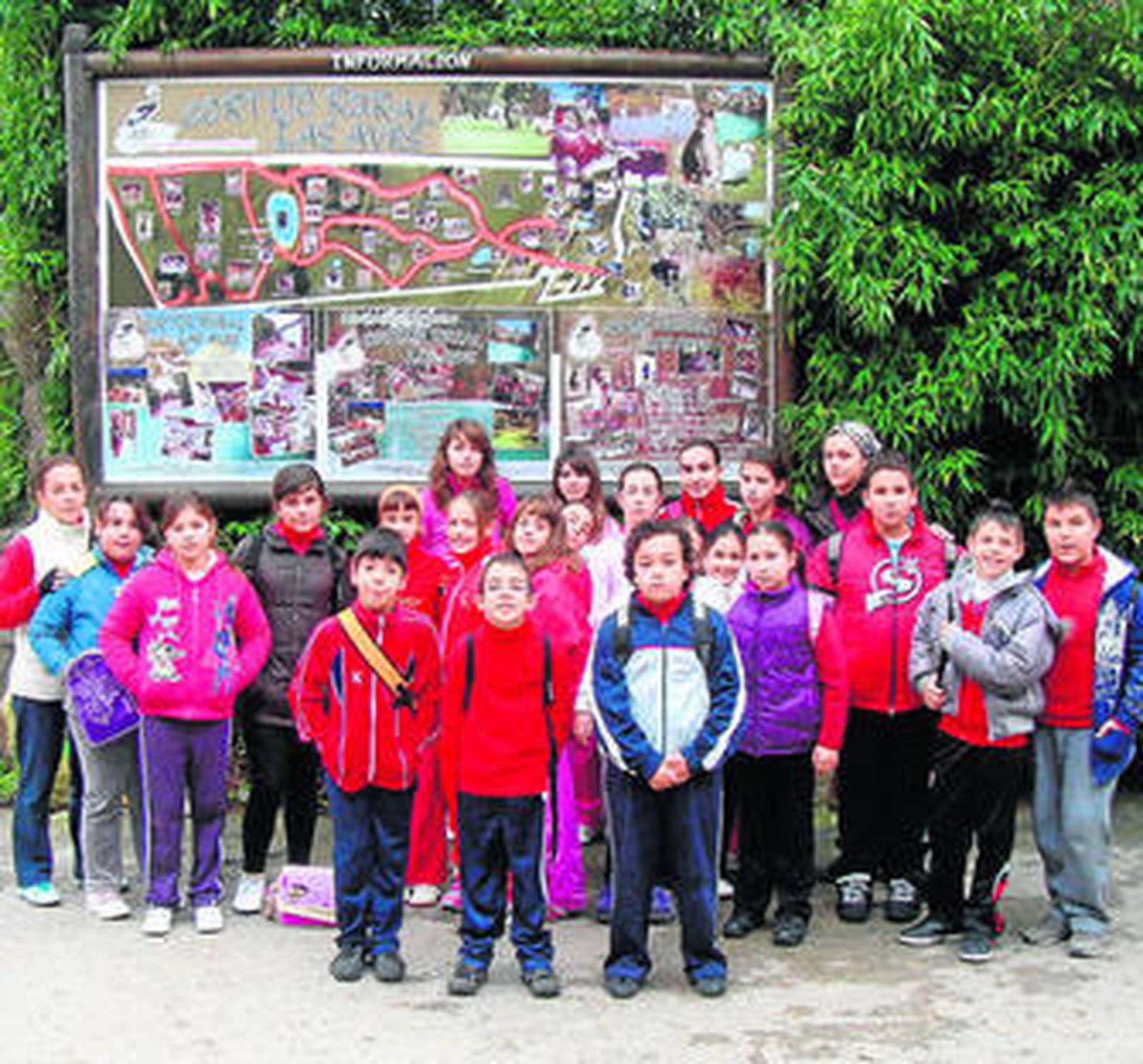 Los pequeños participantes en la excursión en una imagen facilitada por la coordinadora Alternativas.