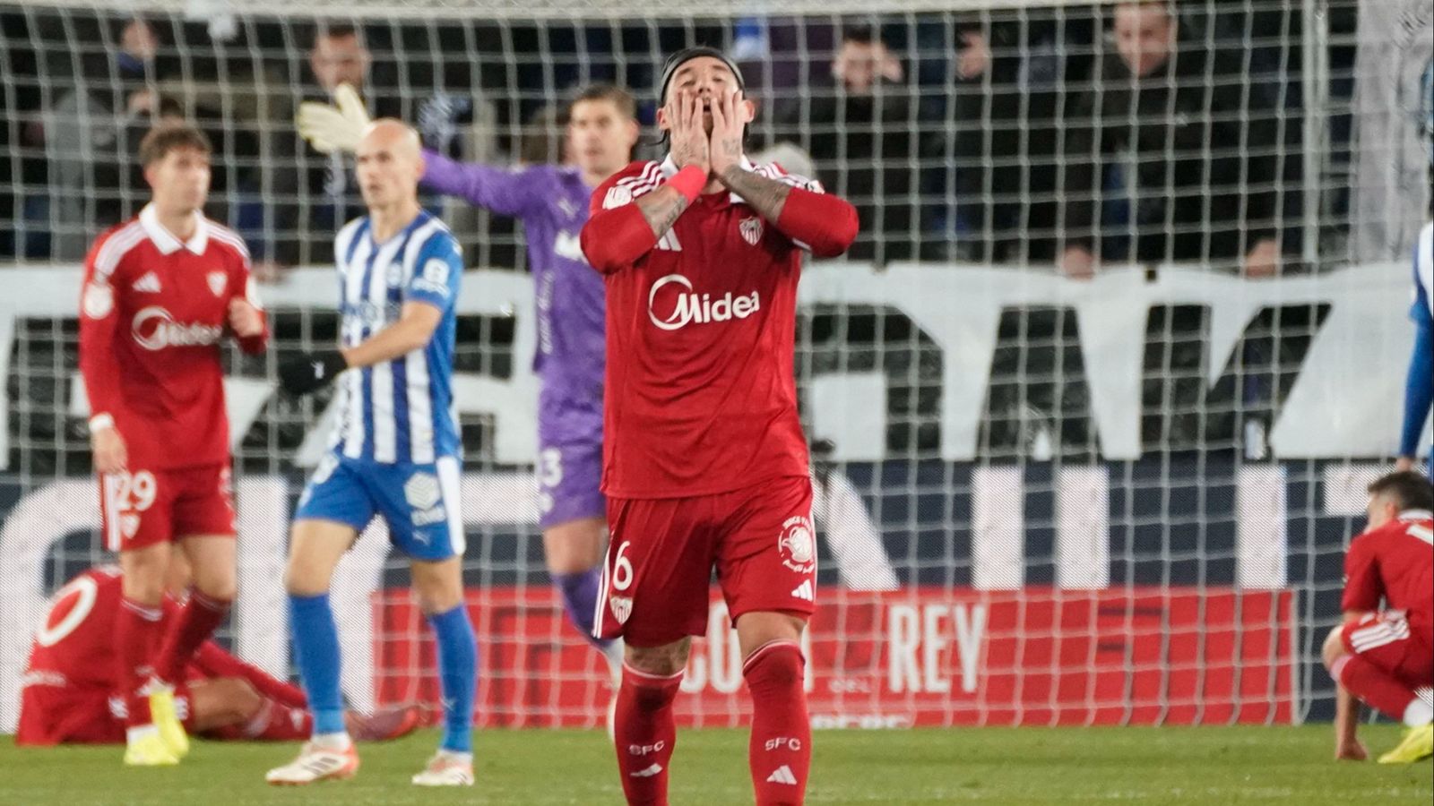 Gudej lamentándose en el encuentro de la Copa del Rey ante el Alavés.