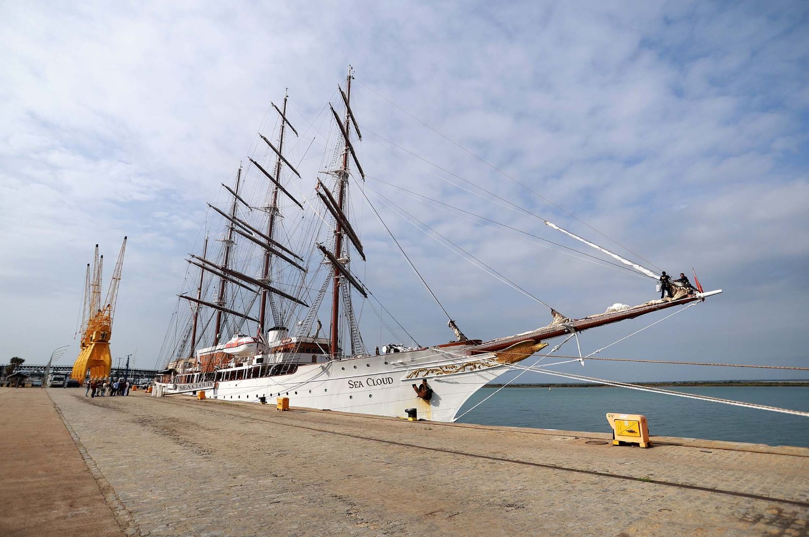 Imágenes del viernes 19 de abril en Huelva