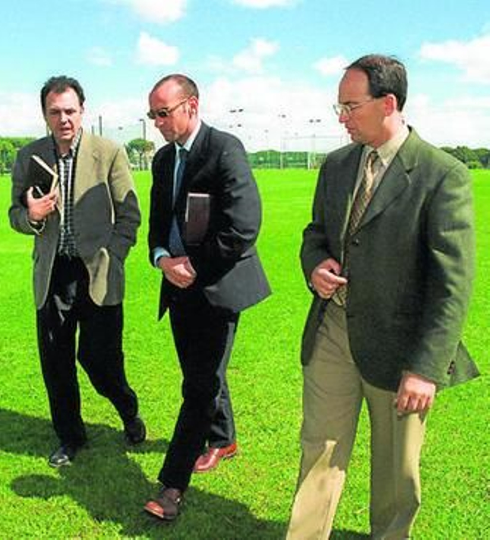 Caparrós, Monchi y Castro, en abril de 2000 en Isla Canela, en plena gestación del Sevilla que luego ascendería.