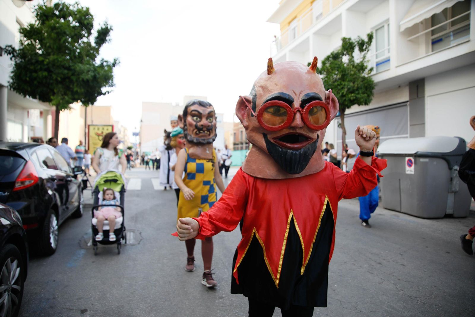 Desfile de Gigantes y Cabezudos de Vera, en imágenes
