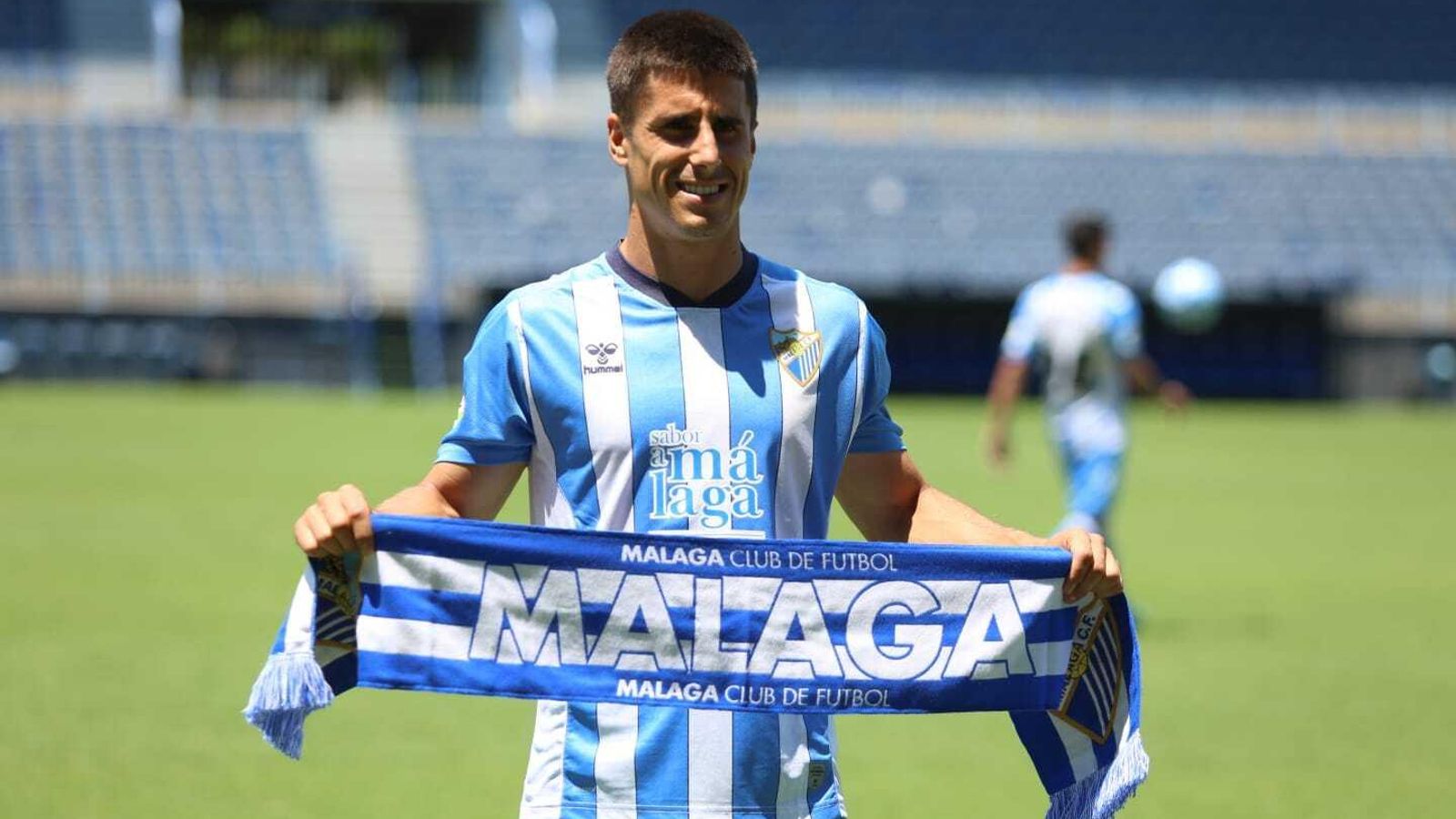Bustinza, con la bufanda del Málaga.
