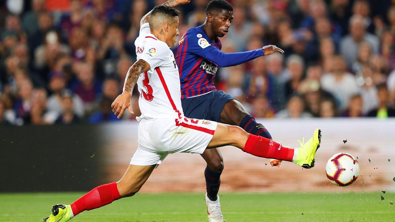 Arana trata de bloquear el disparo de Dembele