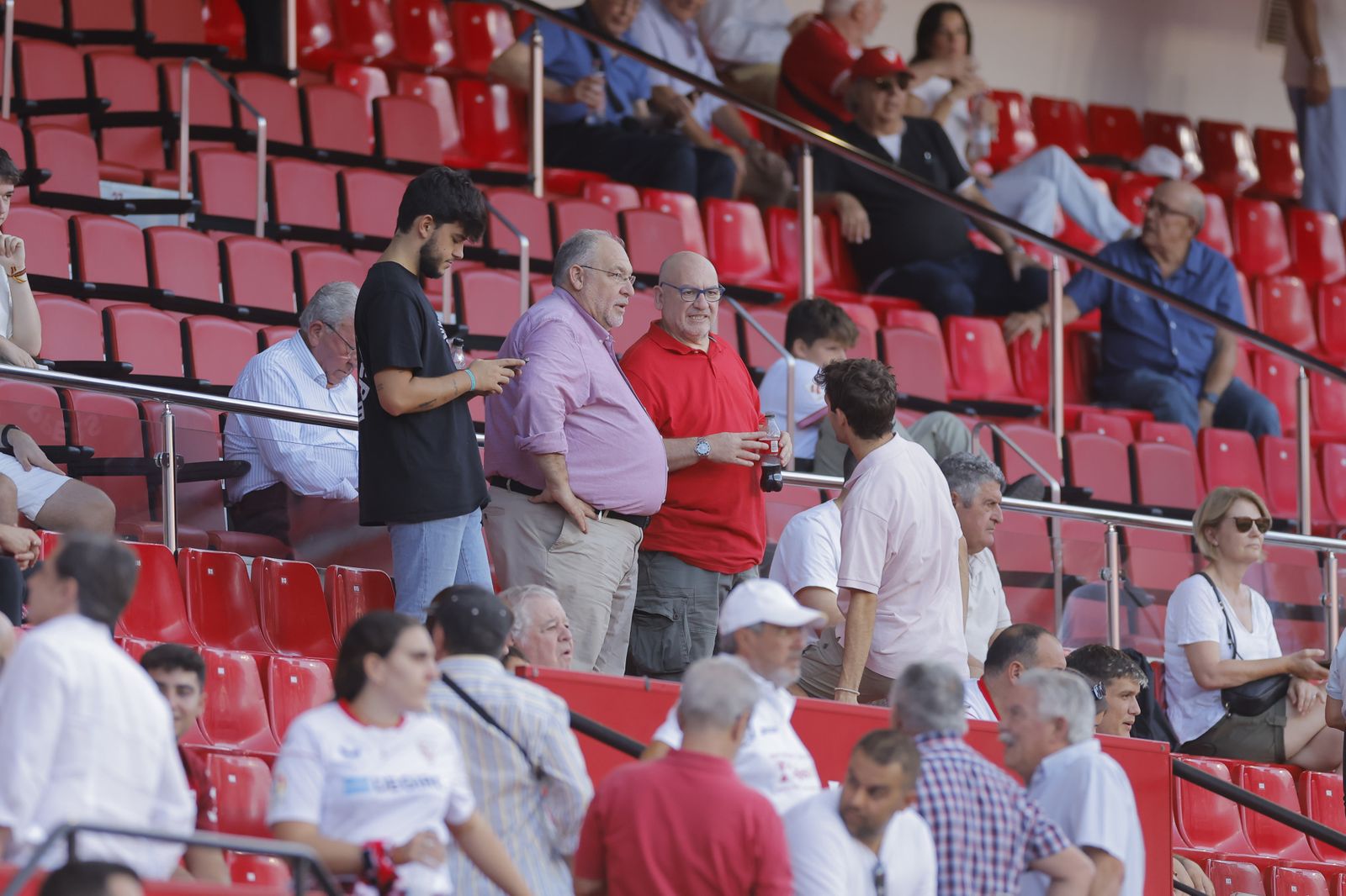 Búscate en las fotos del Sevilla-Almería