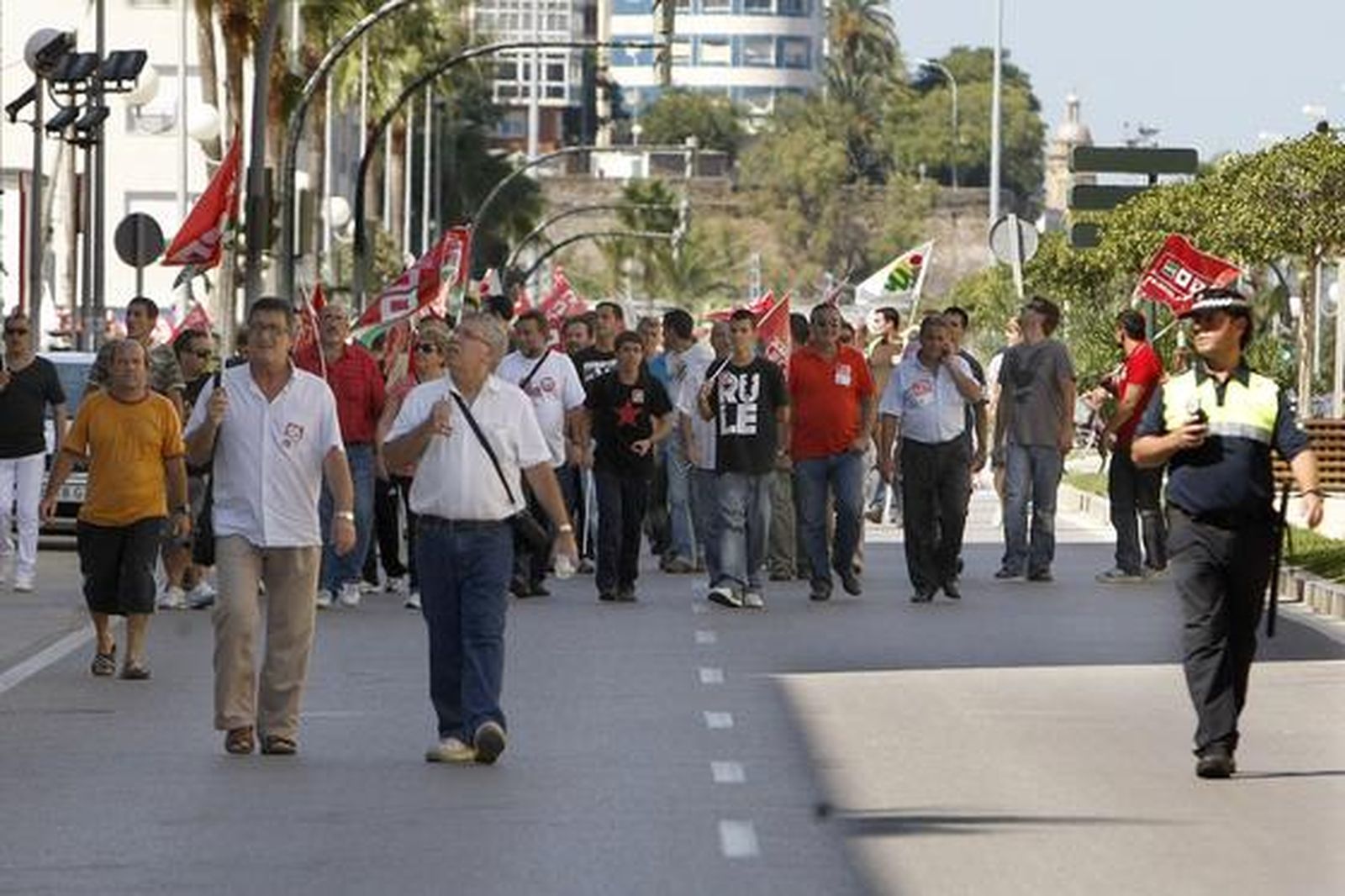 Los piquetes tomaron el centro de la capital desde primera hora de la mañana para impedir la apertura de comercios y empresas. /José Braza