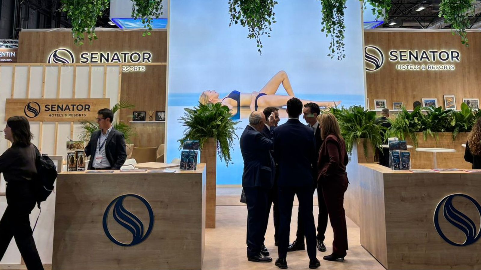 Reuniones en el stand de la compañía.