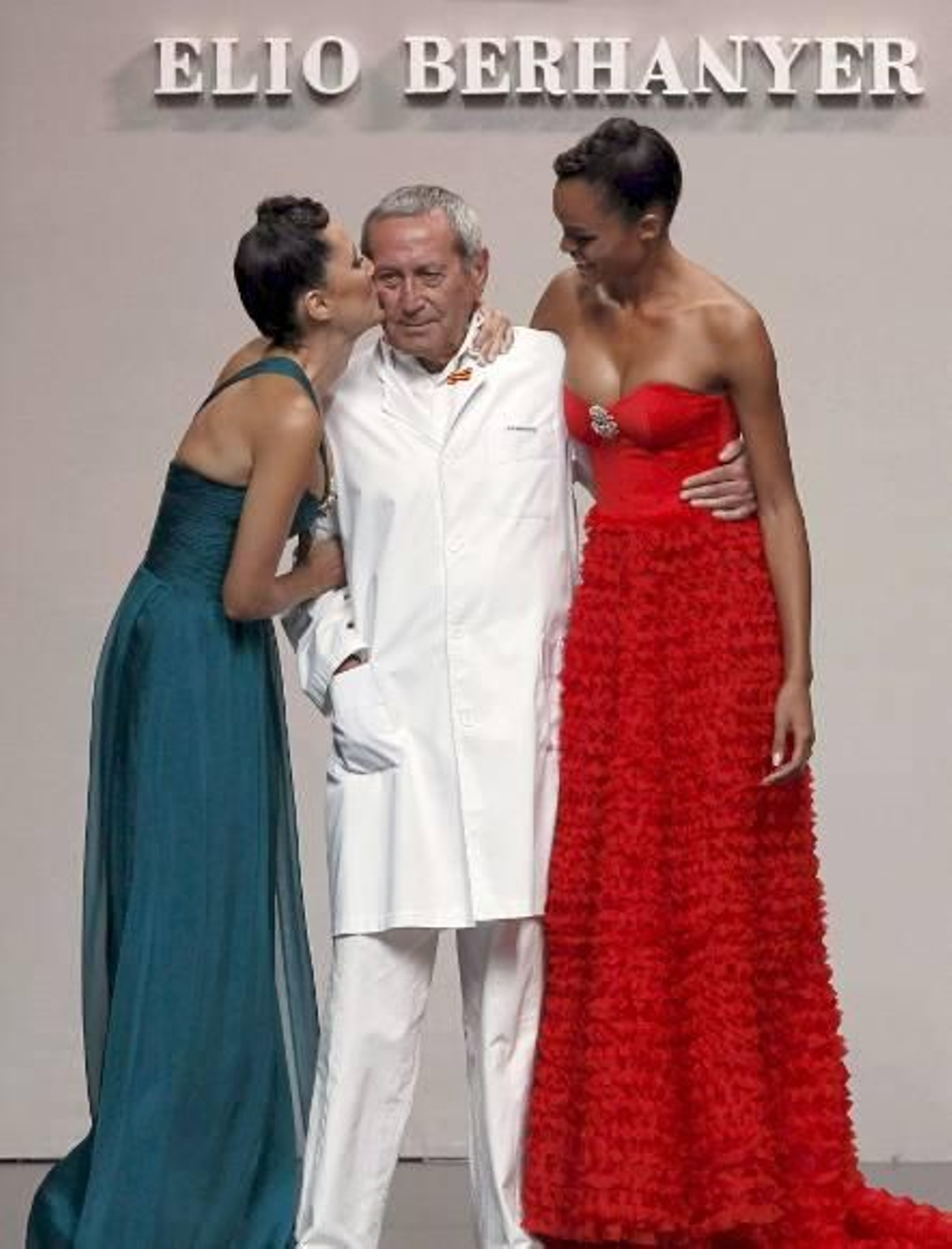 Elio Berhanyer gana el Premio Nacional de Diseño de Moda 2011