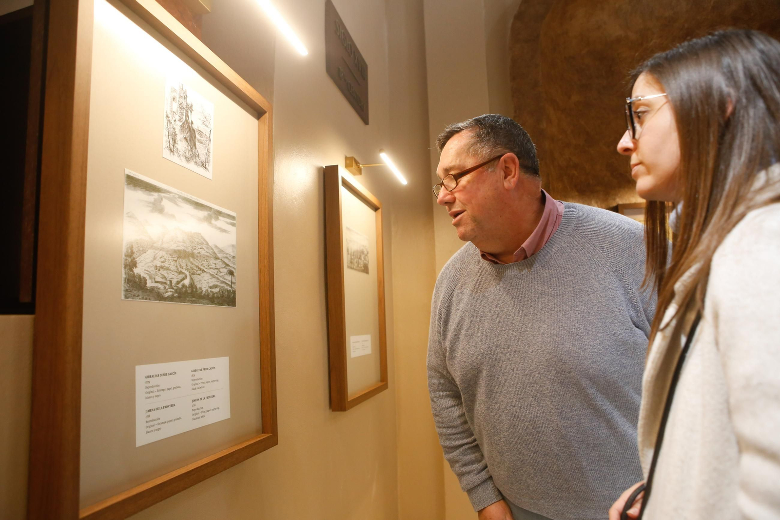 Fotos de la colección de Antonio Viñas de Roa en la capilla del Cristo de la Alameda de Algeciras