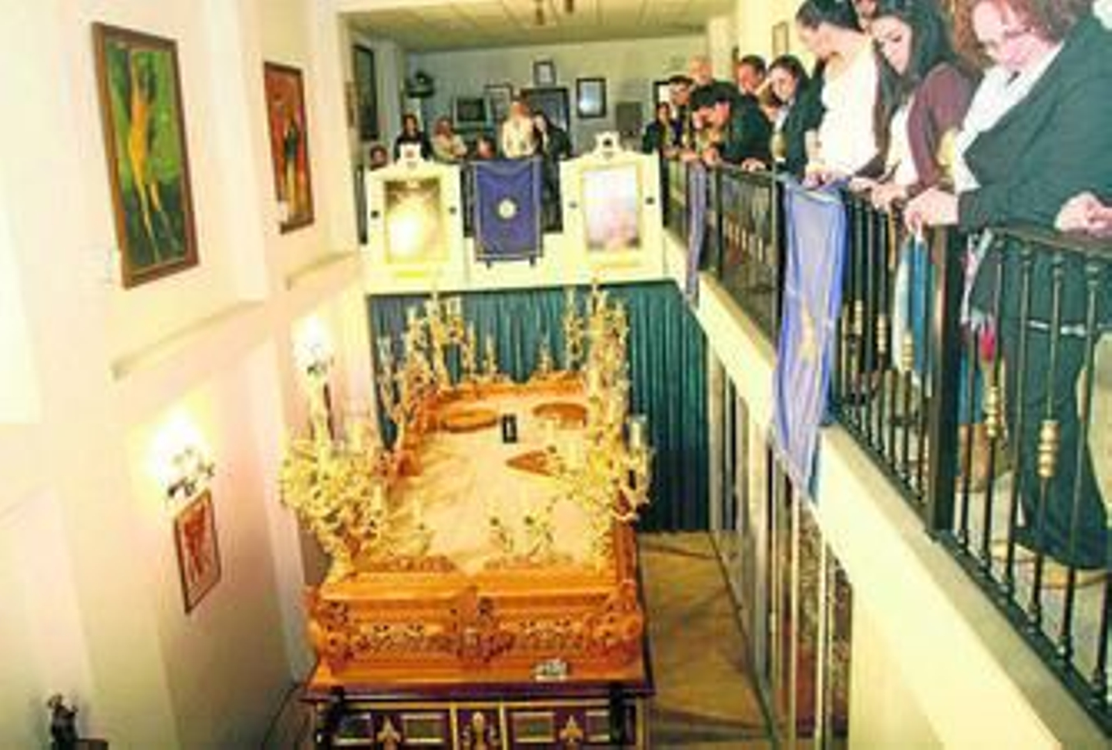 El nuevo paso de misterio cuenta con 12 cartelas y es de mayores dimensiones que el anterior.