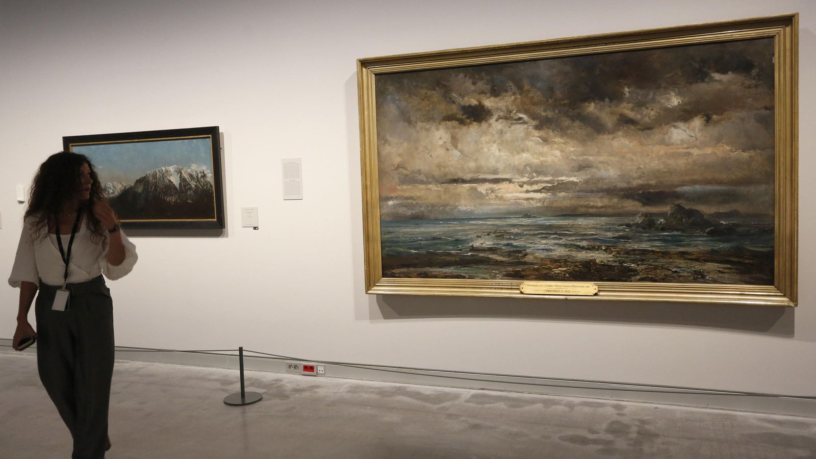 El 'Panorama de los Alpes' de Courbet (izquierda) junto al mar tempestuoso de Martí Alsina.