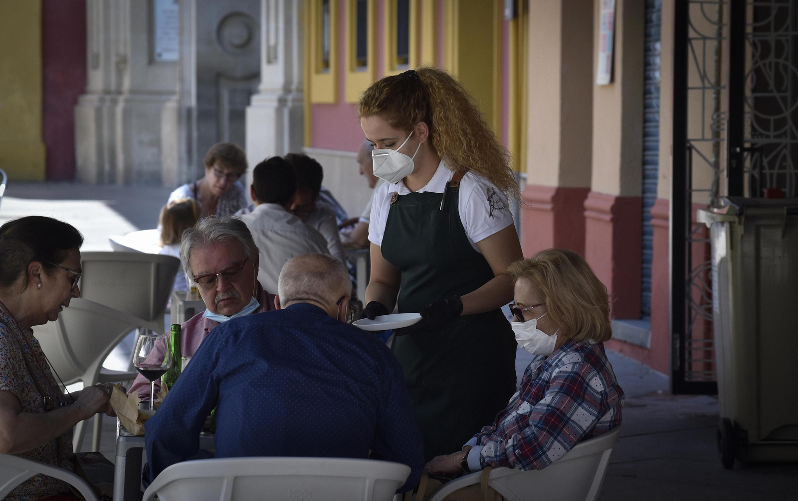 Desescalada en Sevilla: Reservas y esperas en los bares durante la fase 1
