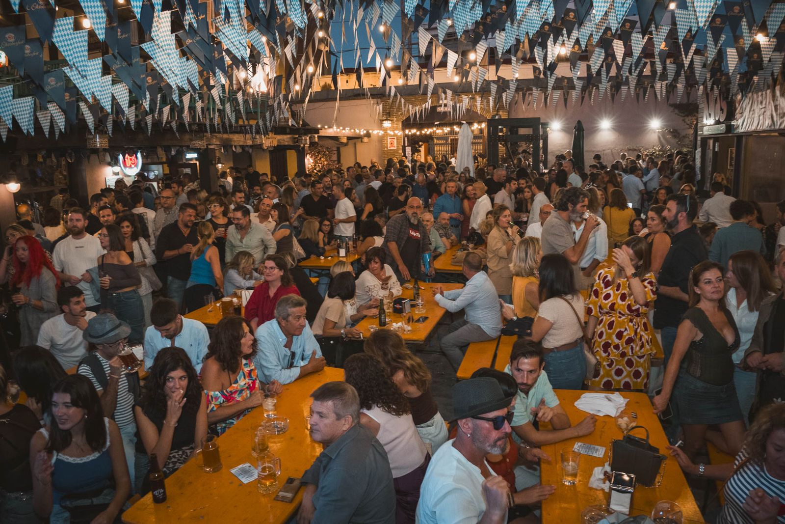 Búscate en las imágenes del viernes 27 de septiembre en el Oktoberfest de Plaza Canterbury en Jerez